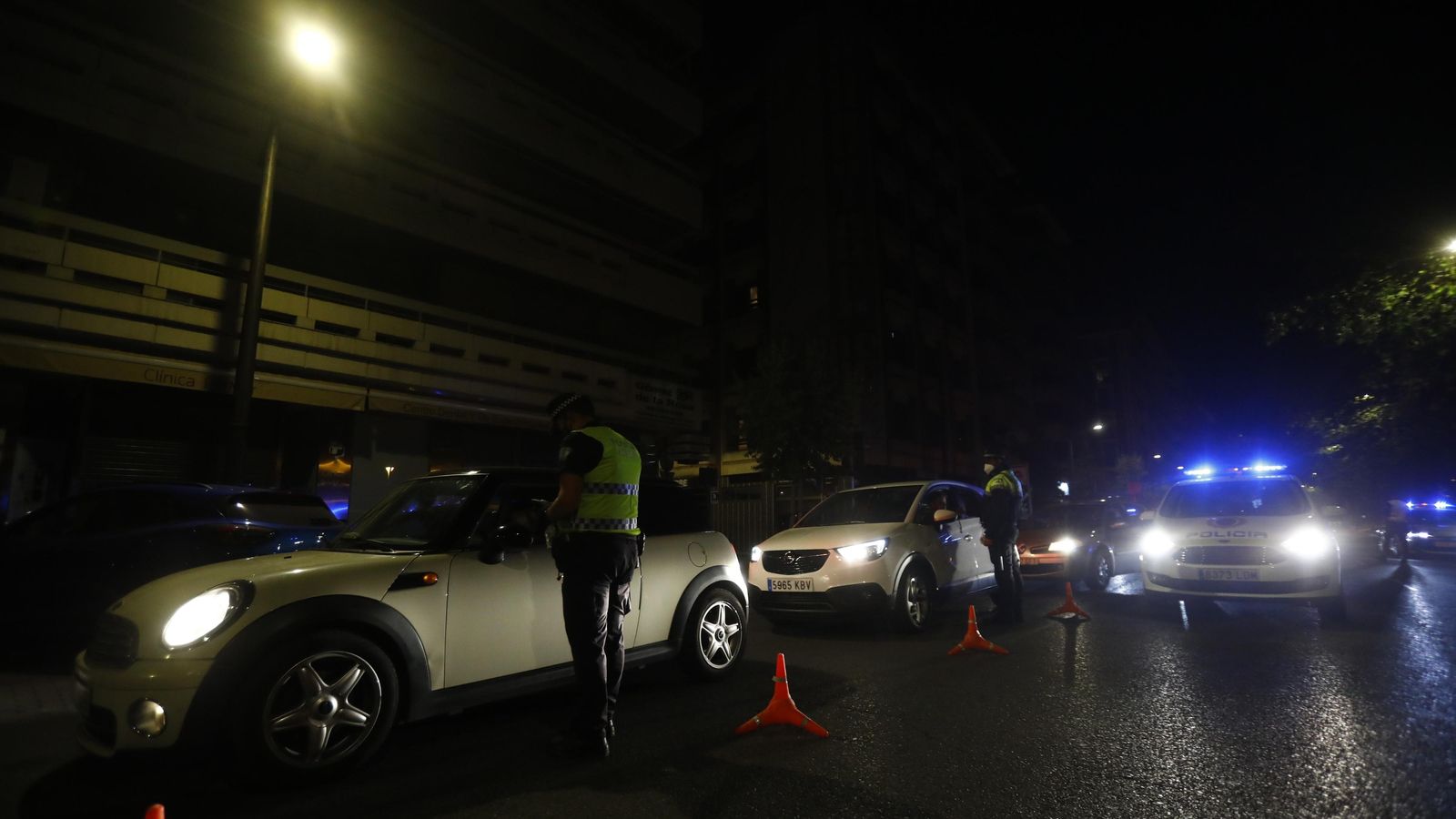 Control de la Policía Local en la avenida Cervantes.