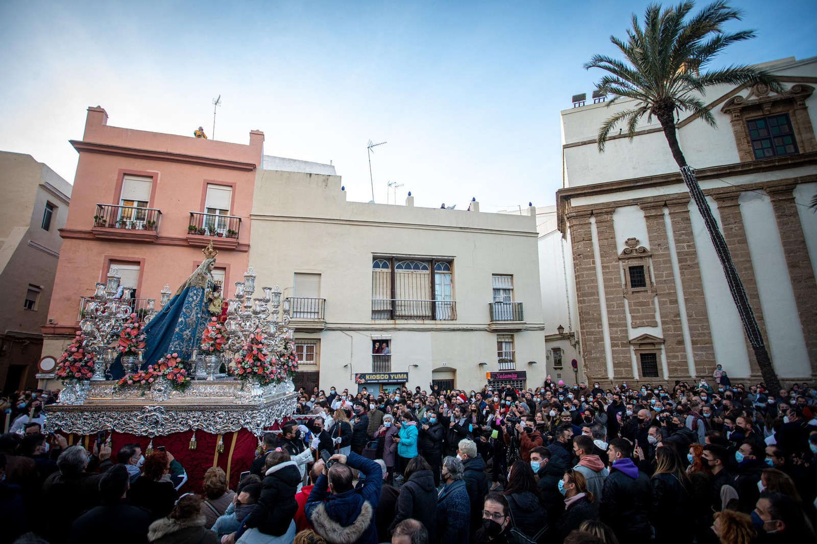 Histórica procesión con la Patrona y el Nazareno en la festividad de la Inmaculada