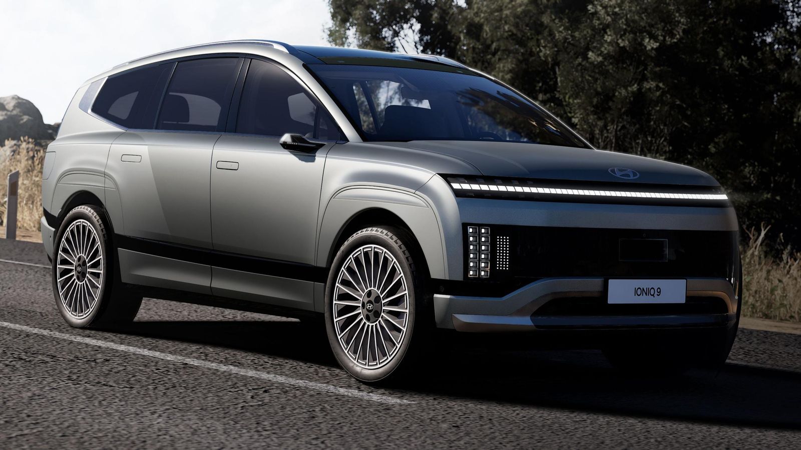 Es el primer Hyundai con pasos de rueda y paneles laterales de aluminio, lo que contribuye a reducir el peso de la carrocería.