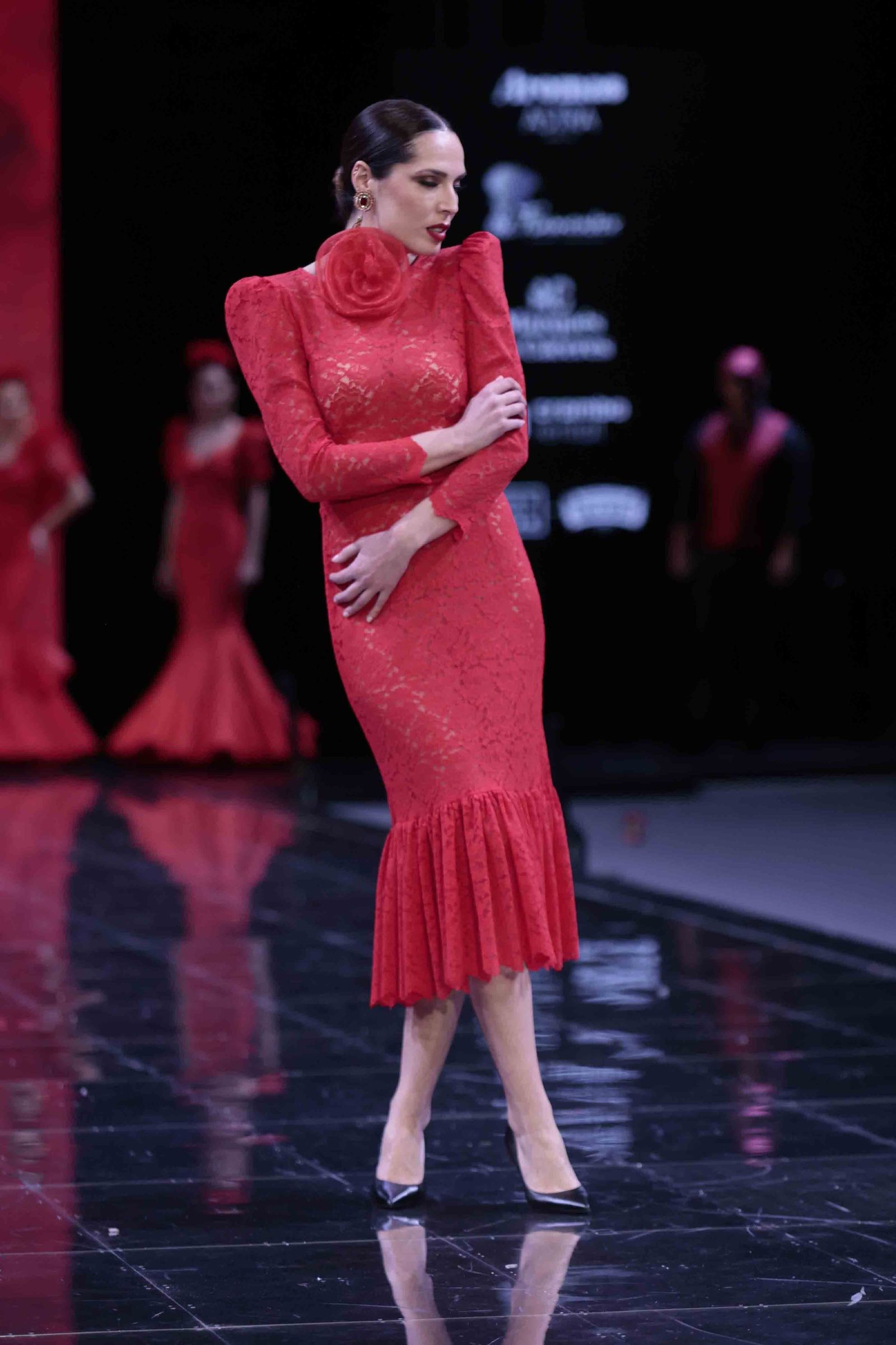 Desfile de Pilar Rubio en SIMOF de 2024, todas las fotos