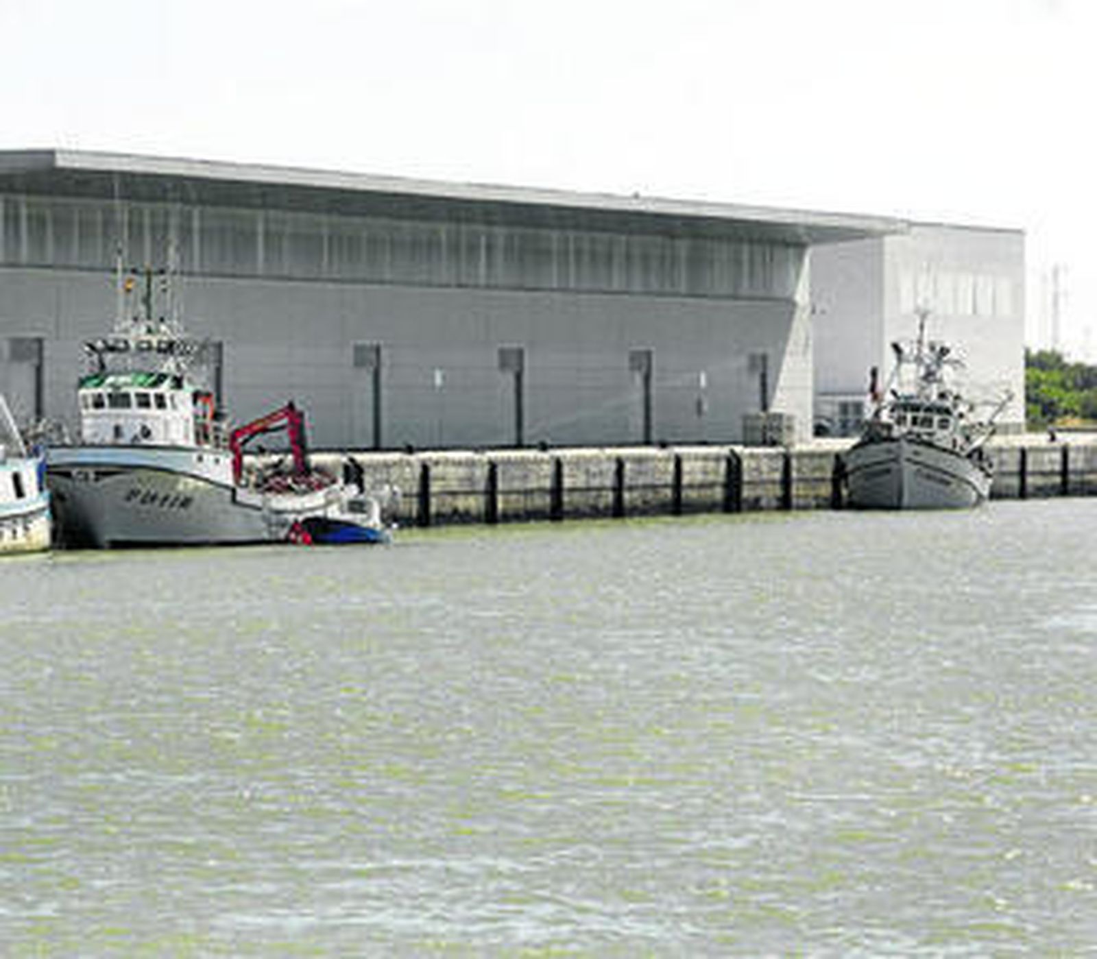 Imagen de la lonja y de la sala de segundas ventas en El Puerto de Santa María.