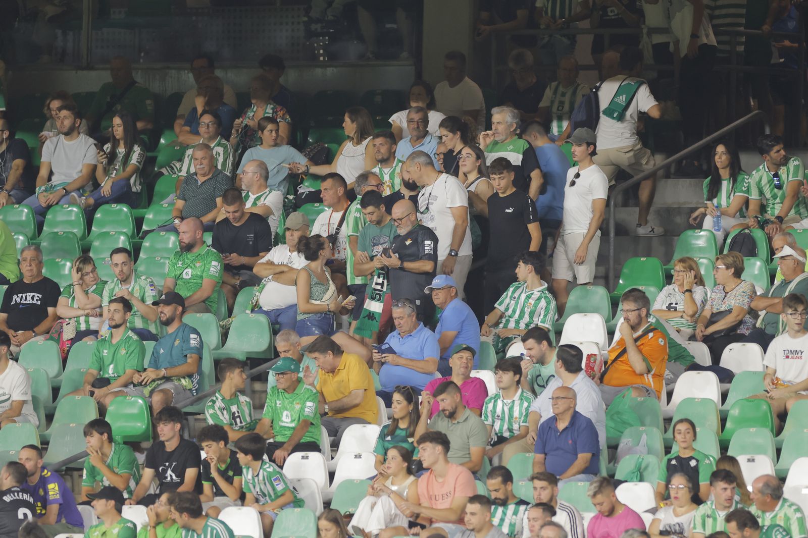 Búscate en las fotos del Betis-Valencia
