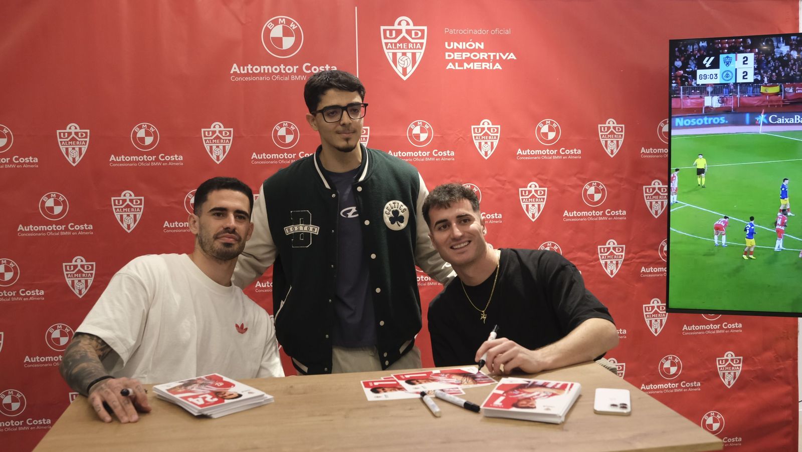 La firma de autógrafos de Jon Morcillo y Miguel de la Fuente en Automotor Costa BMW