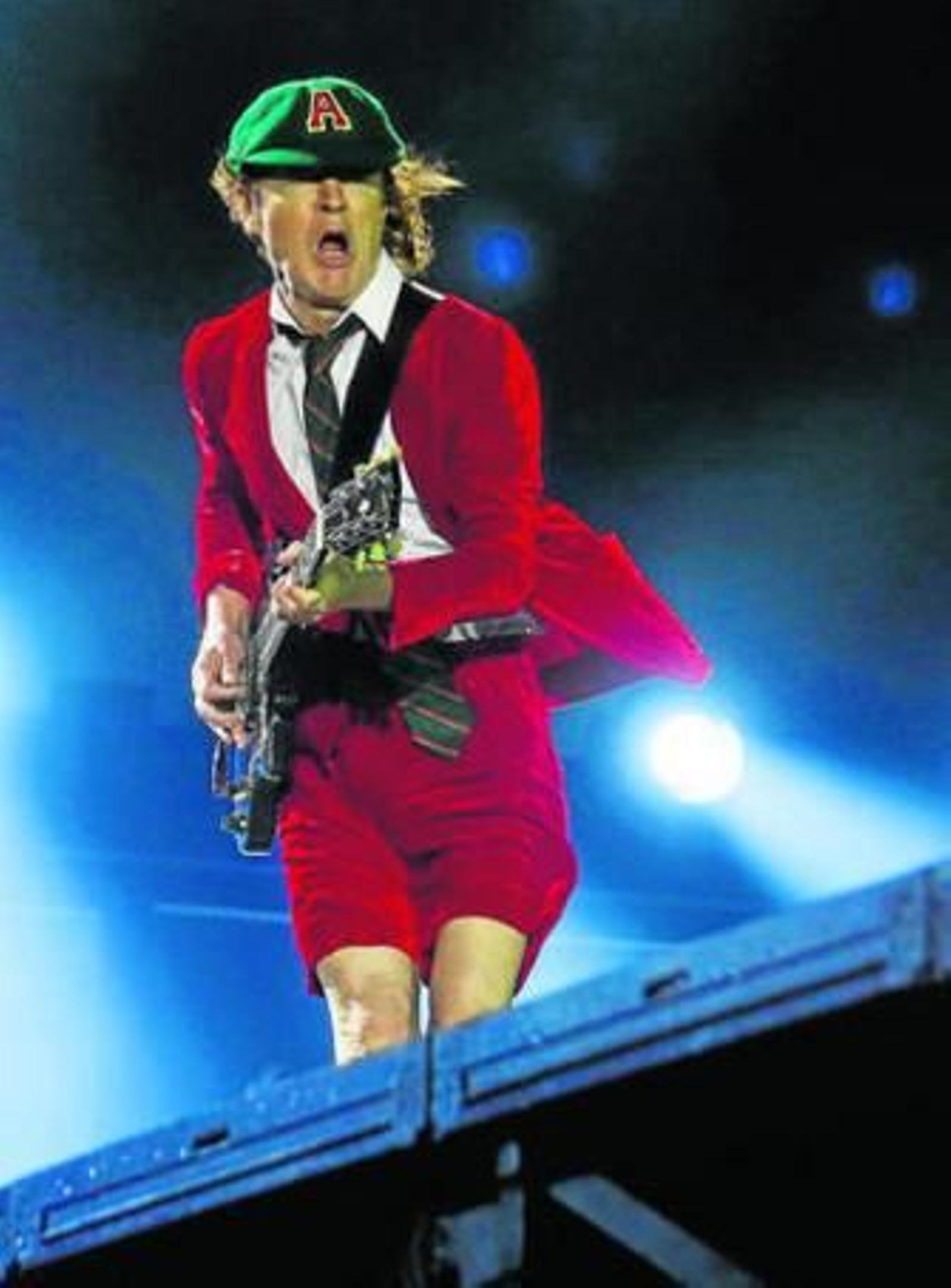 El guitarrista Angus Young, el pasado sábado en Lisboa.