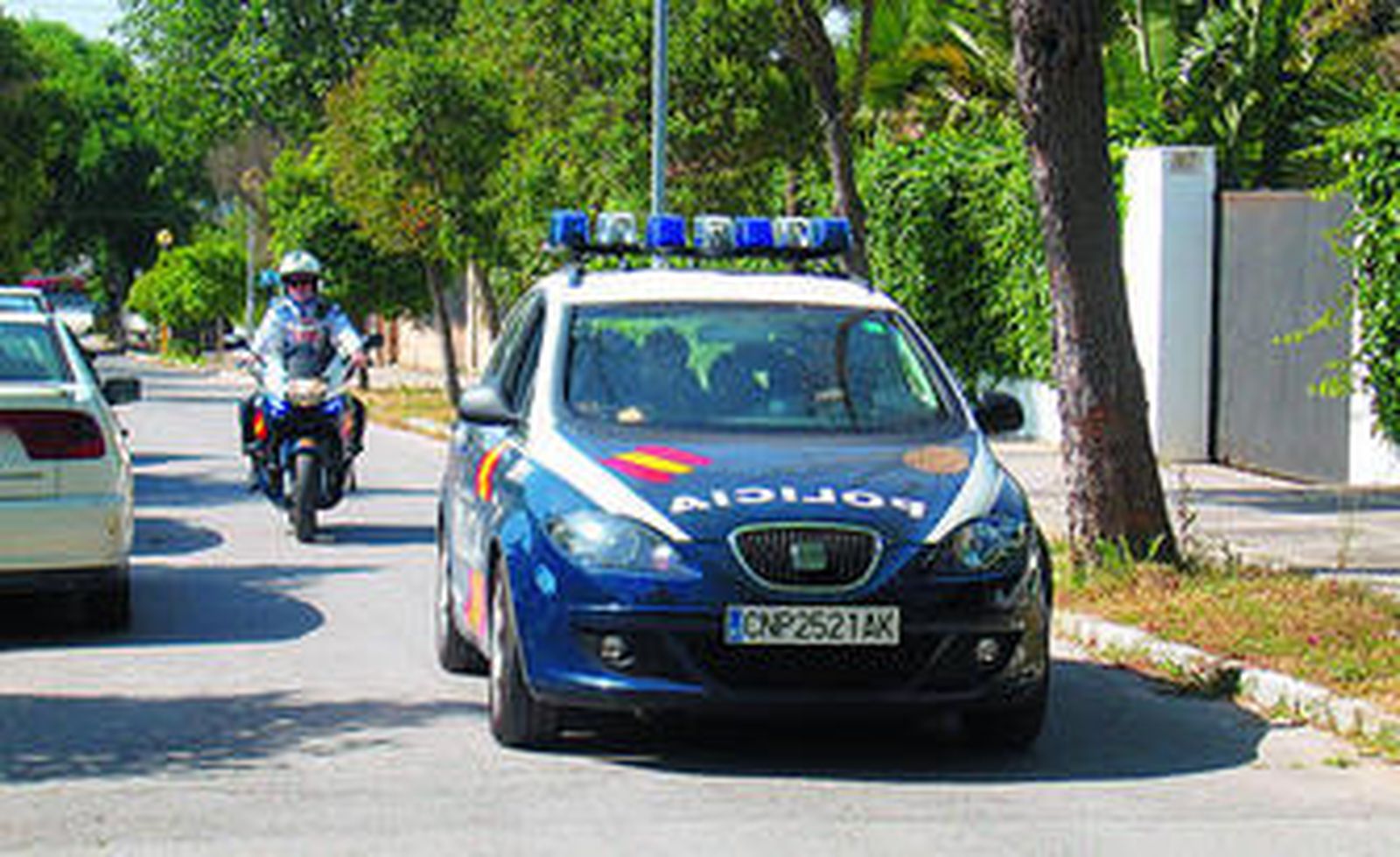 Patrulleros de la brigada de seguridad ciudadana durante una vigilancia.