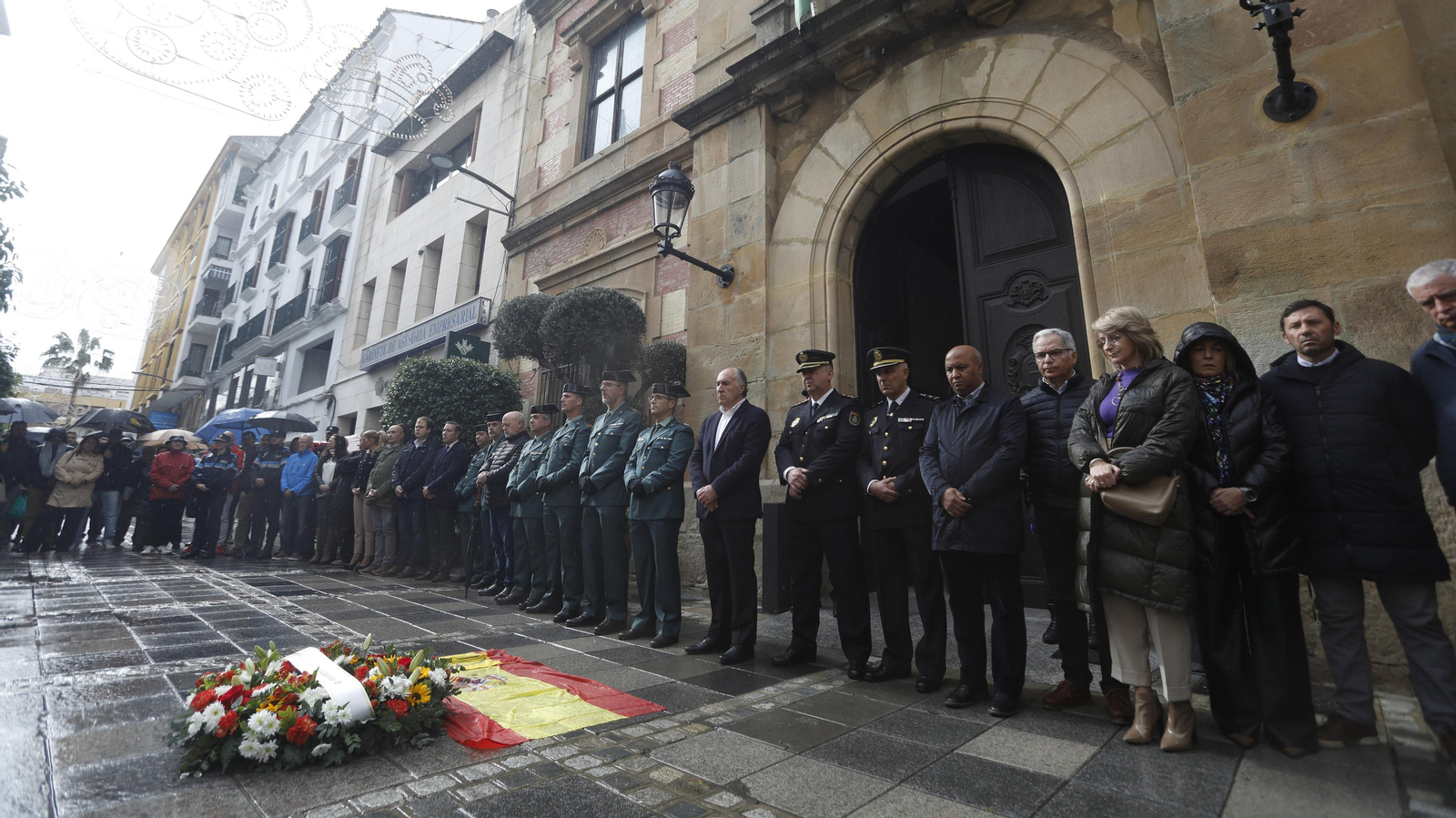 Las fotos de la concentración silenciosa por la muerte de dos guardias civiles en Barbate
