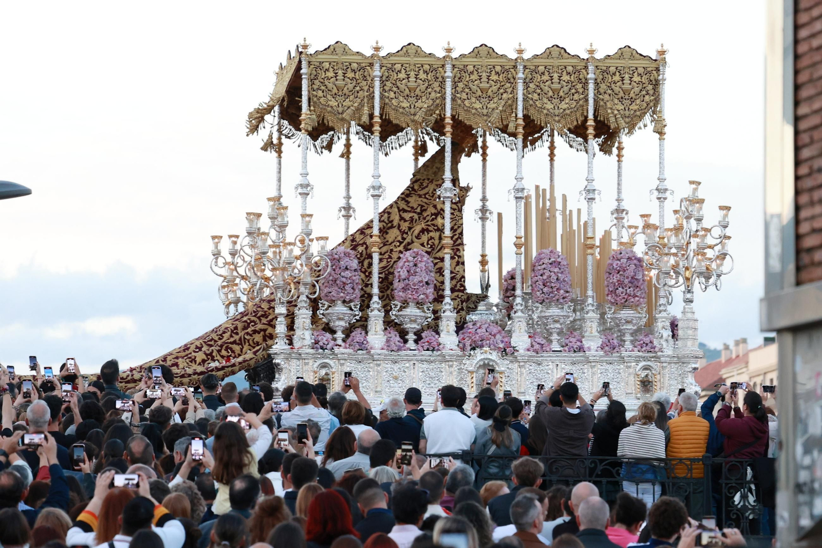 El Cautivo, en su procesión del Lunes Santo en Málaga, en fotos