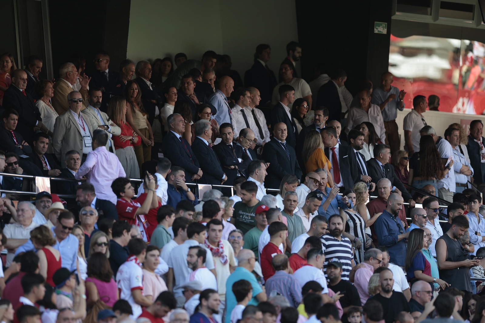 Búscate en las fotos del Sevilla FC - Barcelona