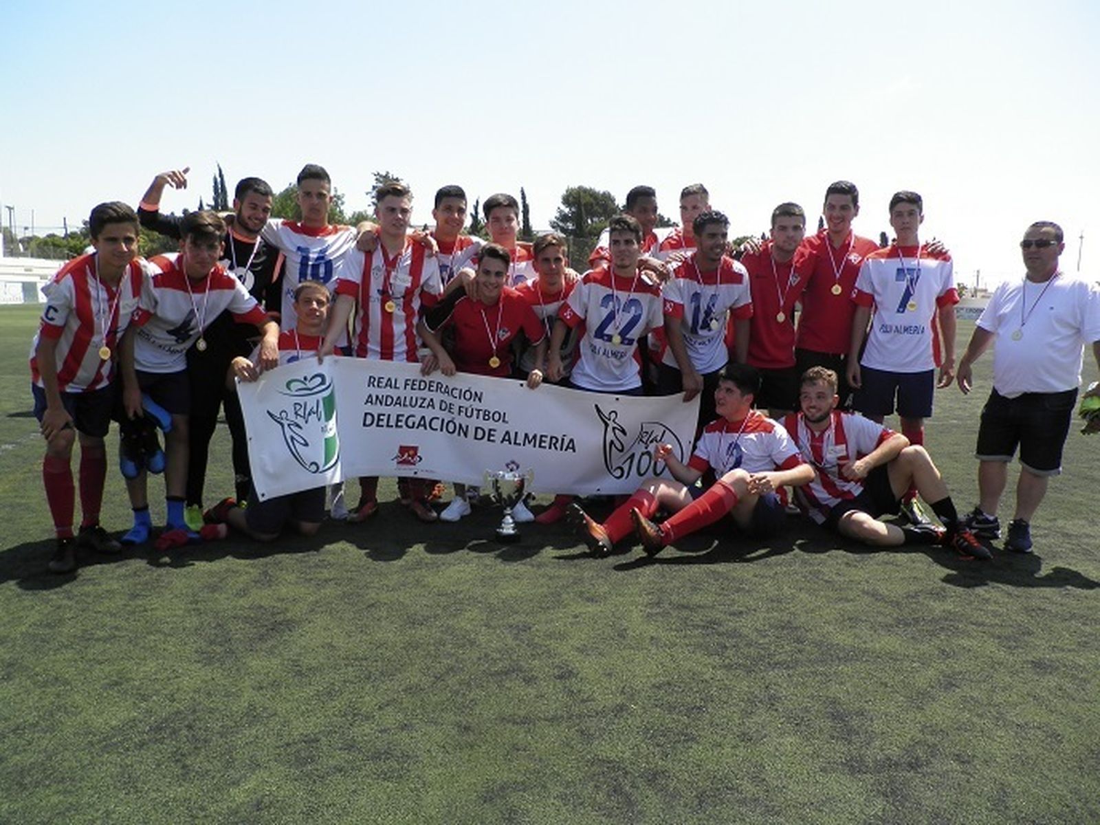 La FAF entrega las copas a los últimos campeones de fútbol base