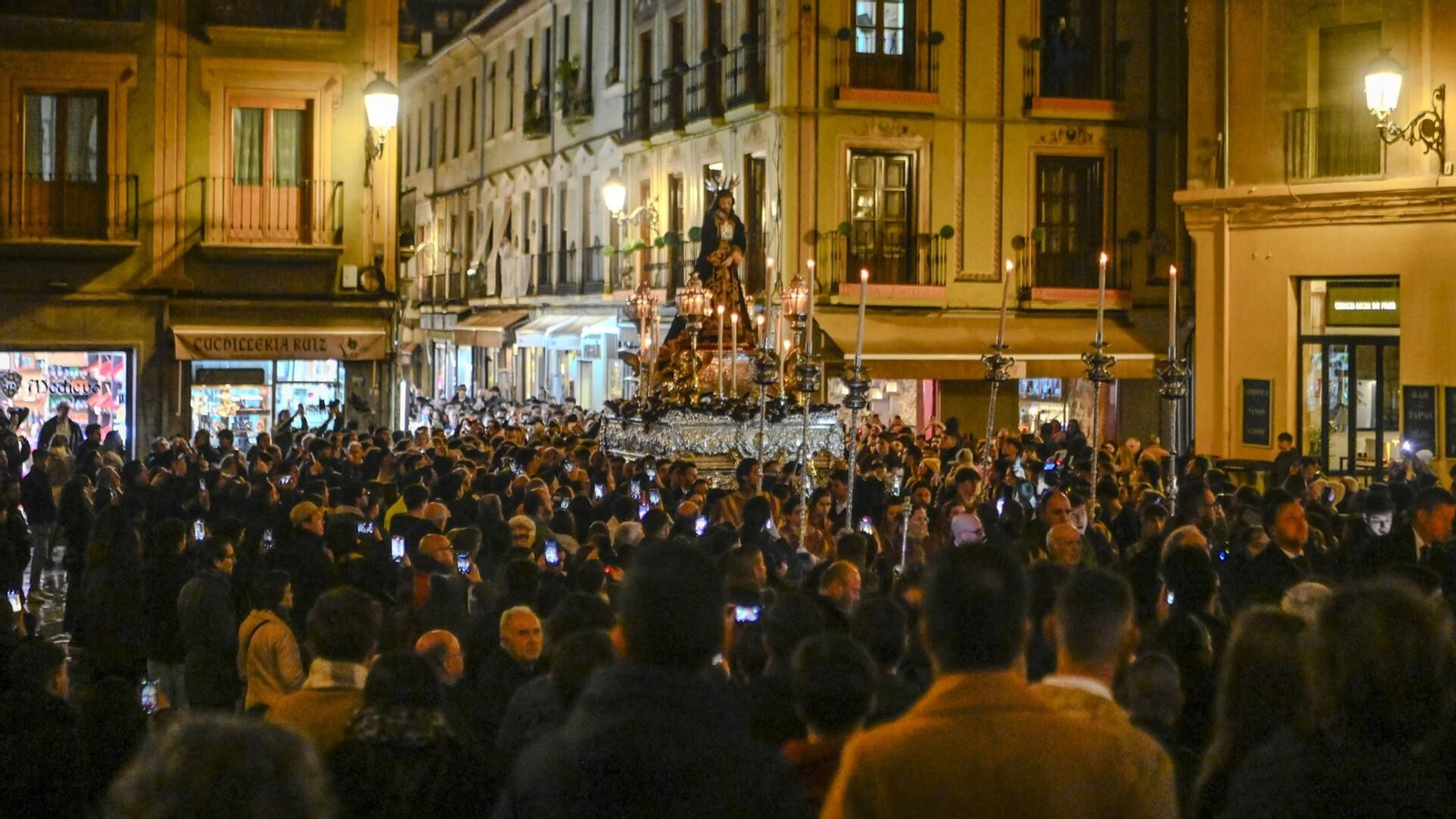 Fotogalería: Así vivió Granada el Vía Crucis Oficial de la Semana Santa 2025