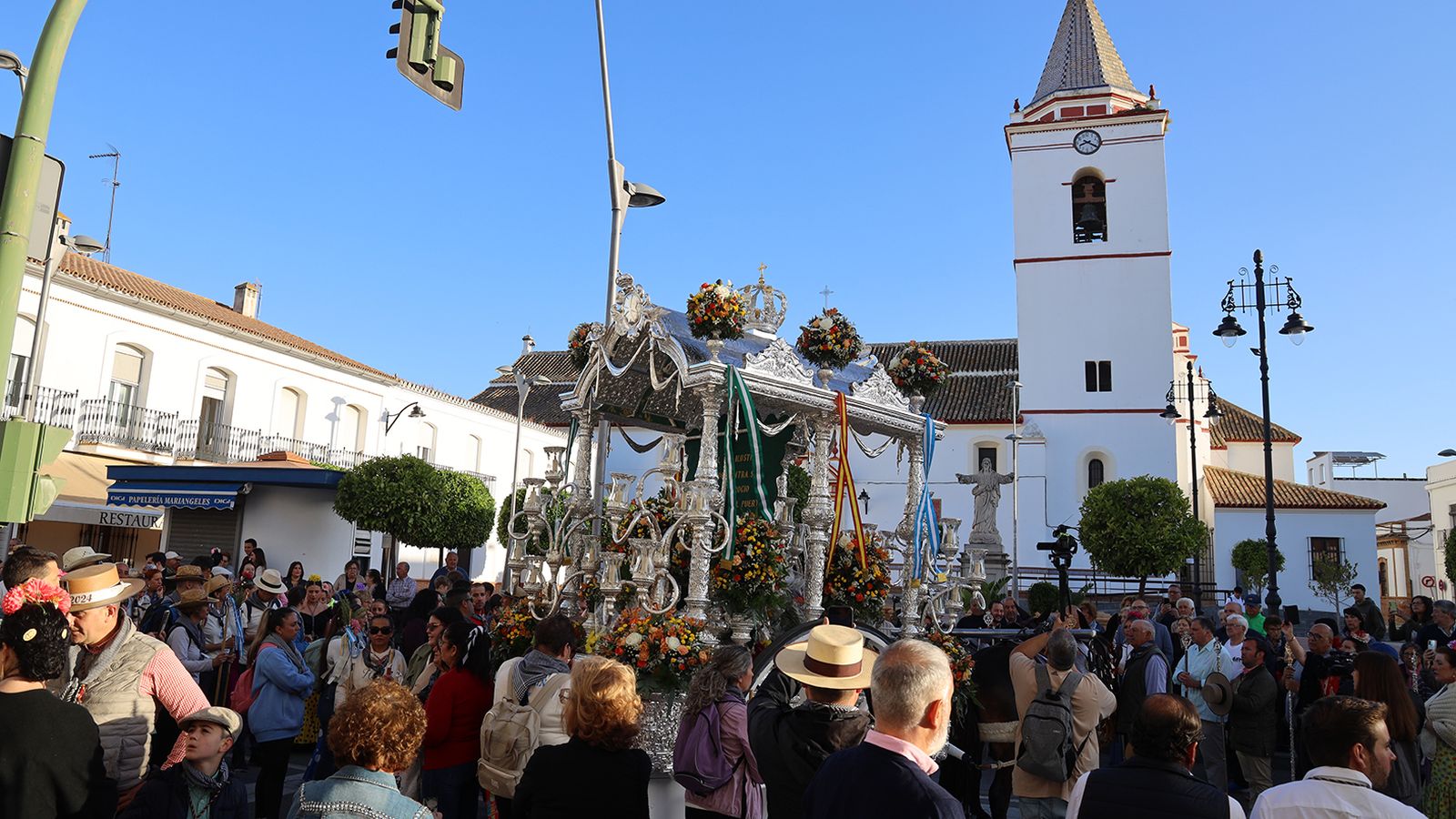 Salida de la Hermandad del Rocío de San Juan del Puerto.