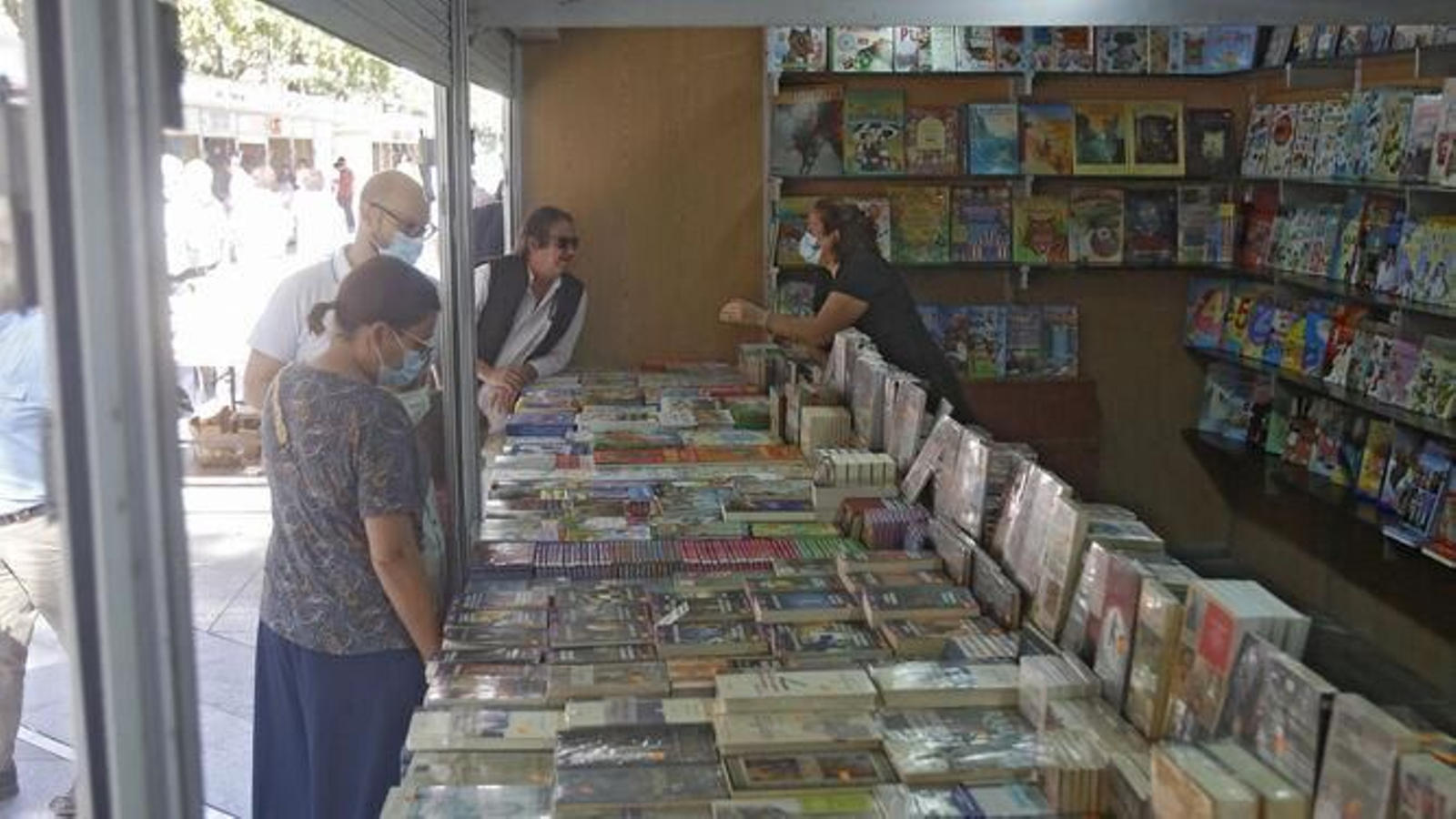 Una de las casetas de la Feria del Libro Antiguo en la pasada edición. Una de las casetas de la Feria del Libro Antiguo en la pasada edición.
