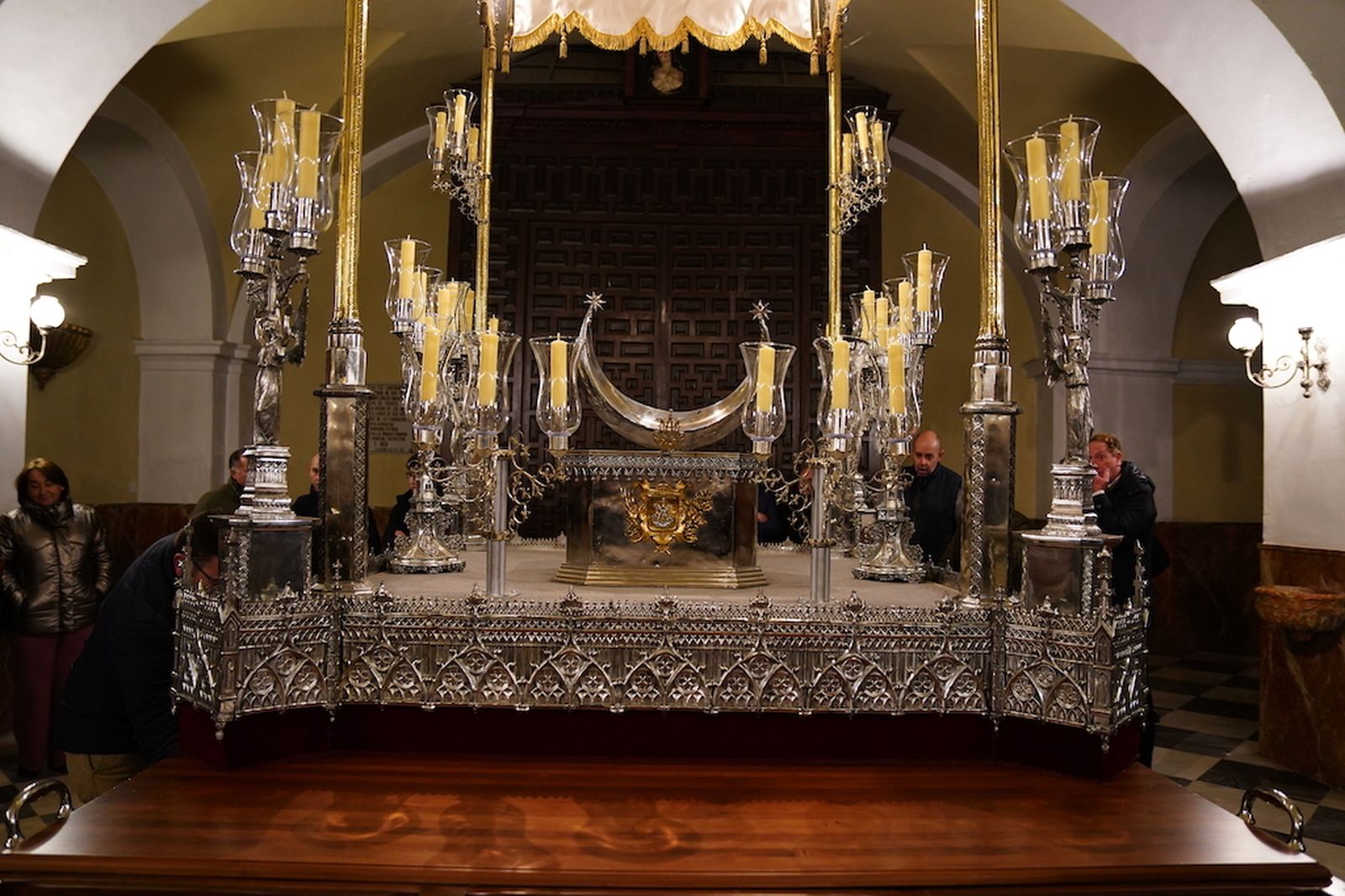 Trono neogótico de la Virgen de Araceli.