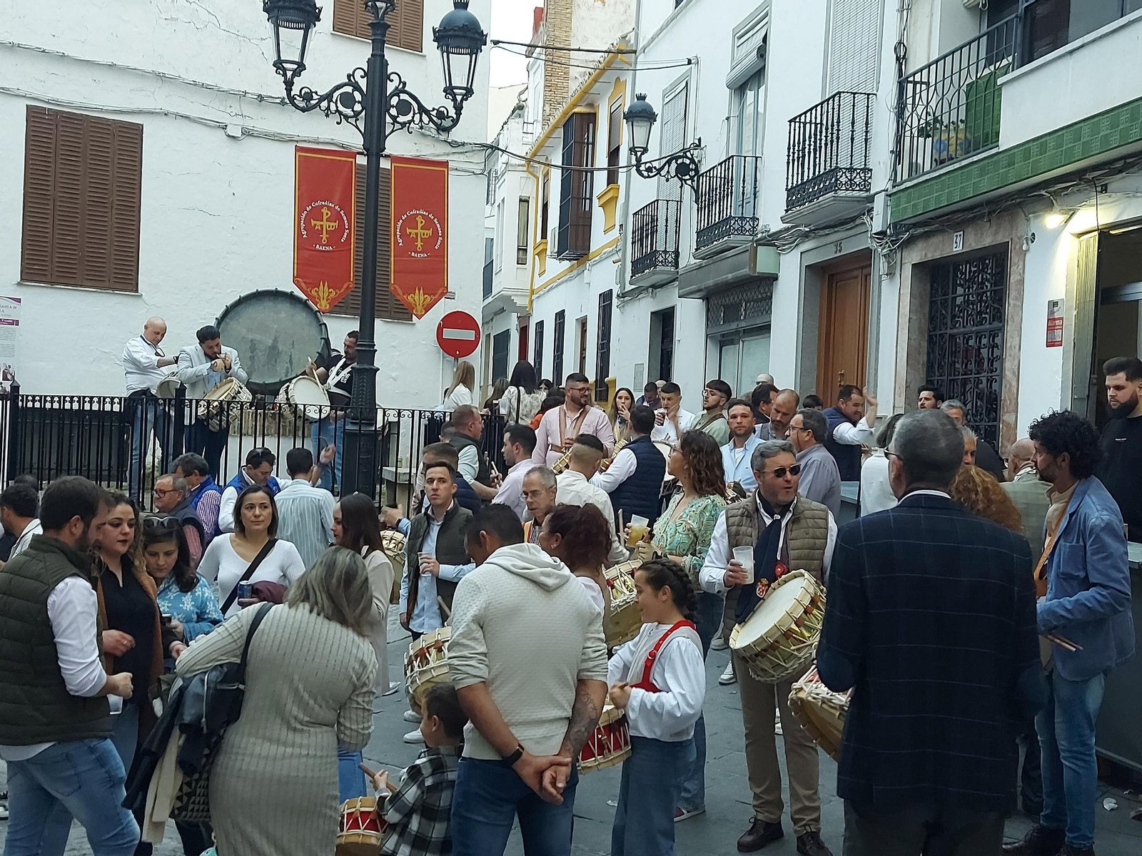 Los tambores y las hogueras lucen en Baena por San José, en imágenes Los tambores y las hogueras lucen en Baena por San José, en imágenes