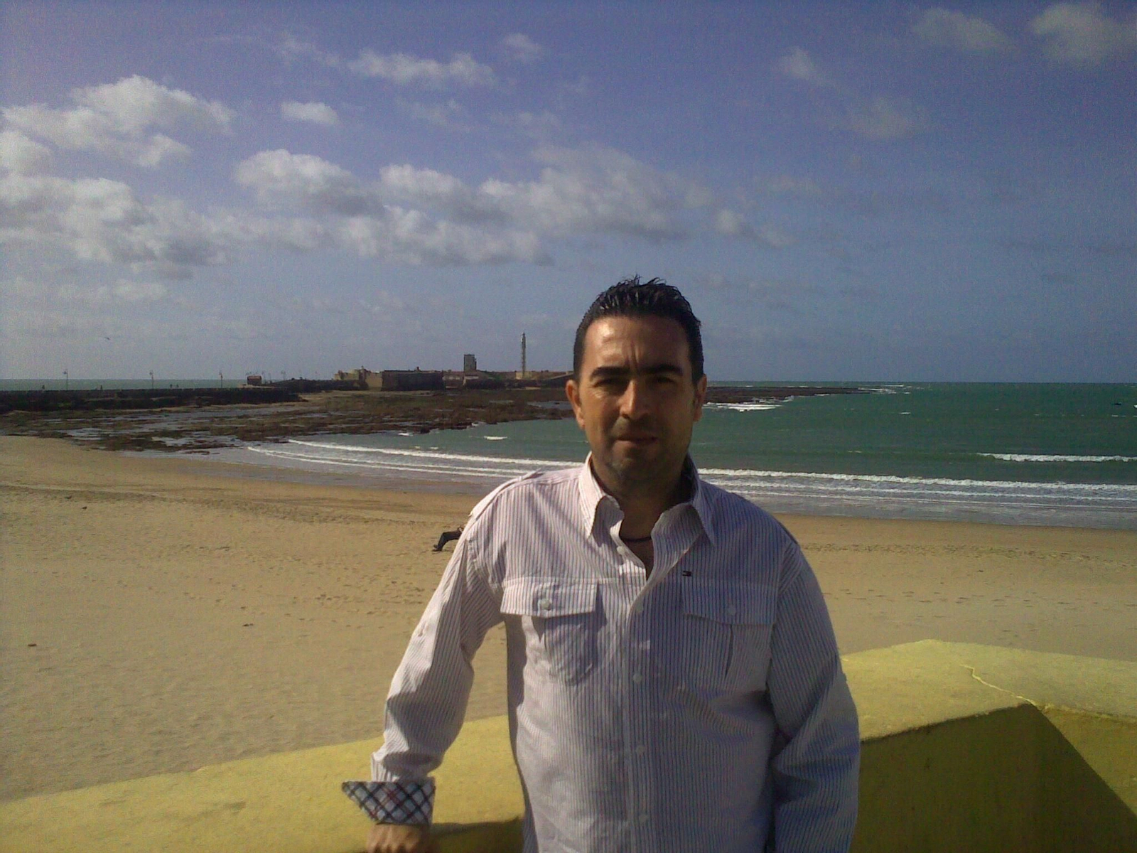 Javier Mérida, en la Caleta de su querida Cádiz, en una imagen de archivo.