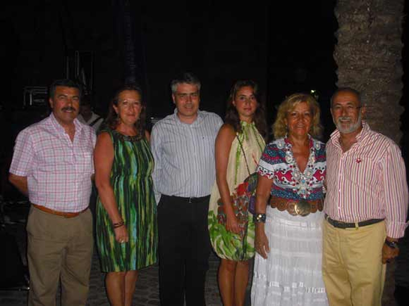 De izquierda a derecha, Jesús Tey, Paqui Vargas, Vicente Sánchez, Arantxa González, Carmen Sánchez y Pepe Macías.

Foto: Gema Amil