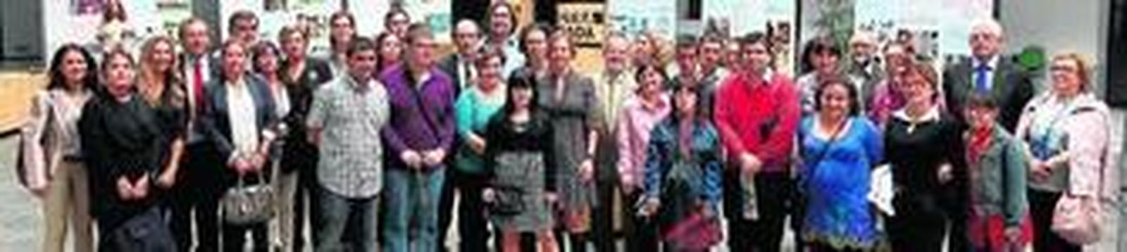 La vicerrectora de la UCA con los presidentes de FEAPS y participantes en el congreso.