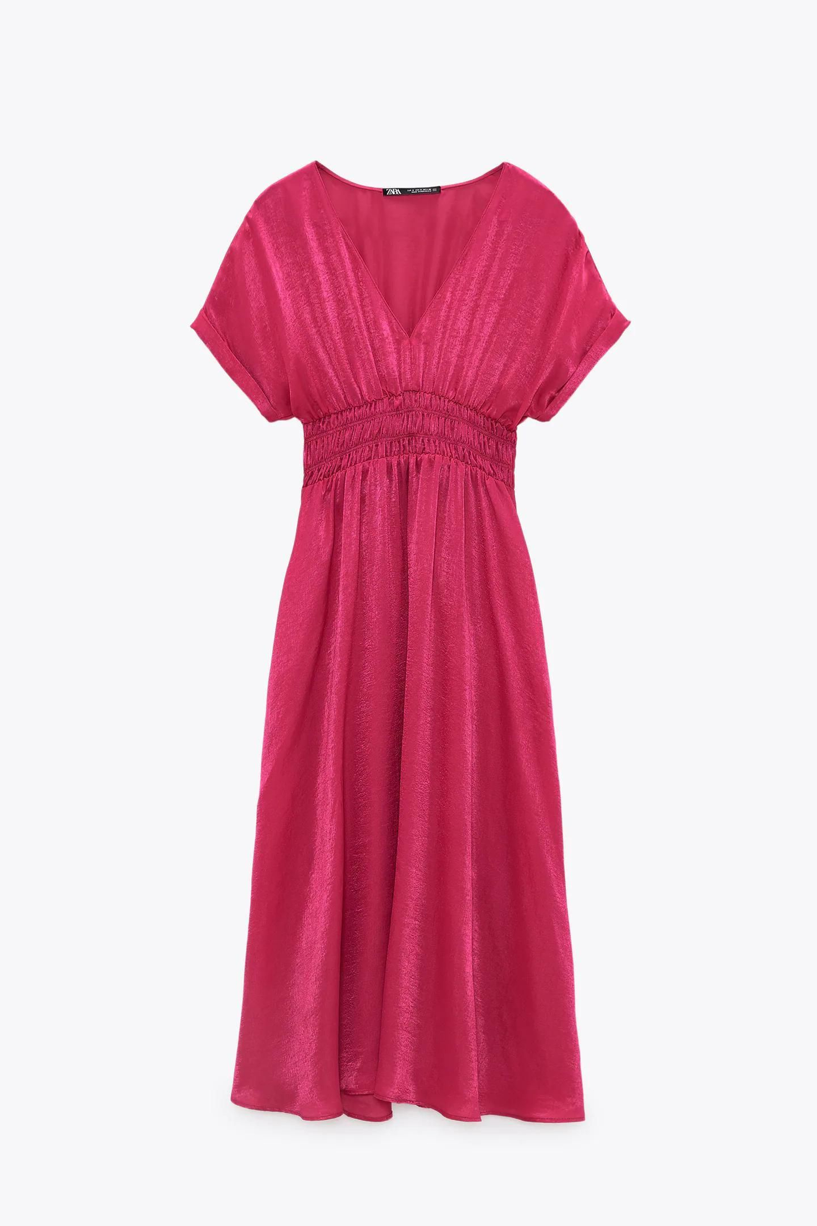 El vestido de Zara en color rosa, todo un éxito de ventas.