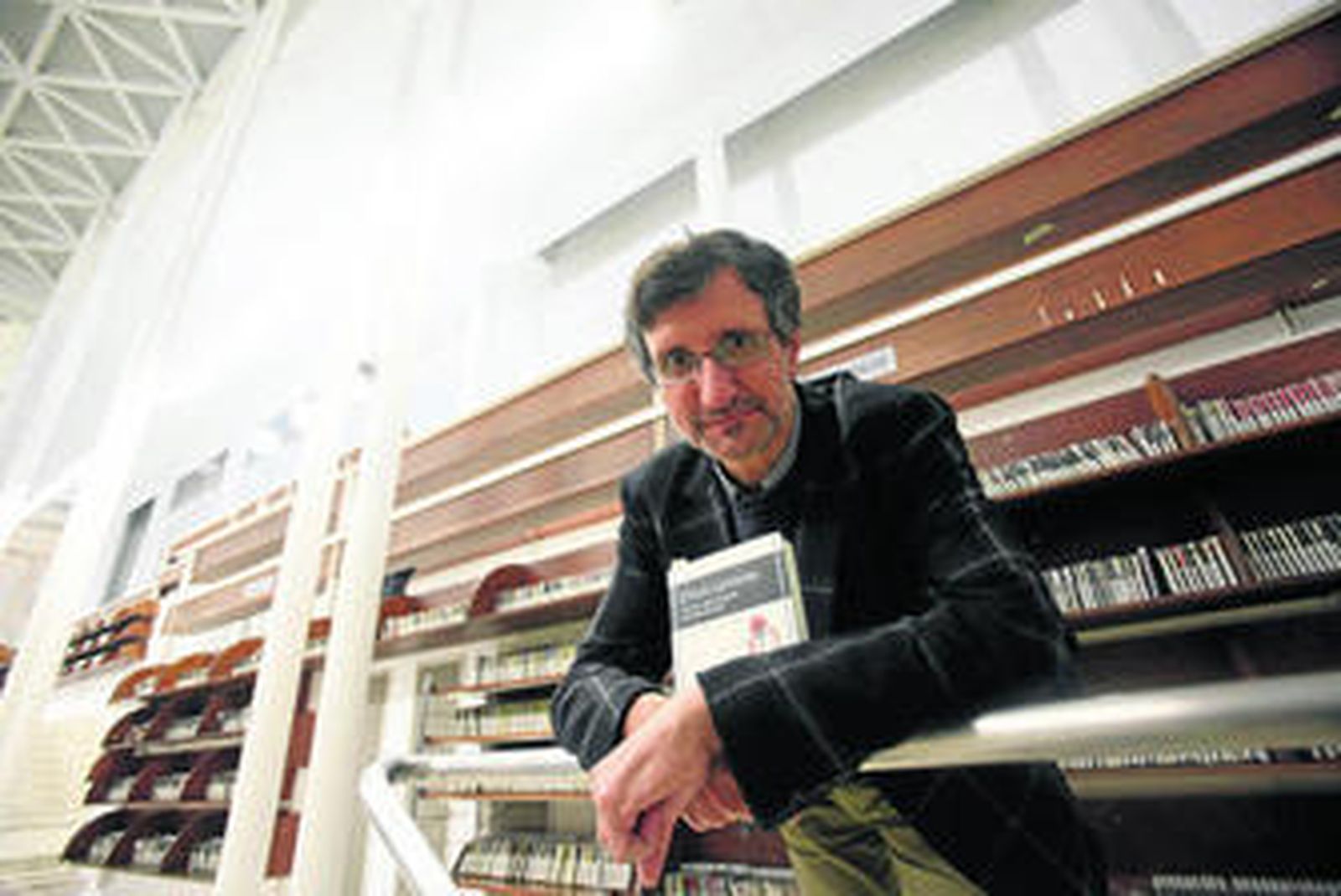 Juan Ignacio Guijarro presentó ayer en Granada su antología.