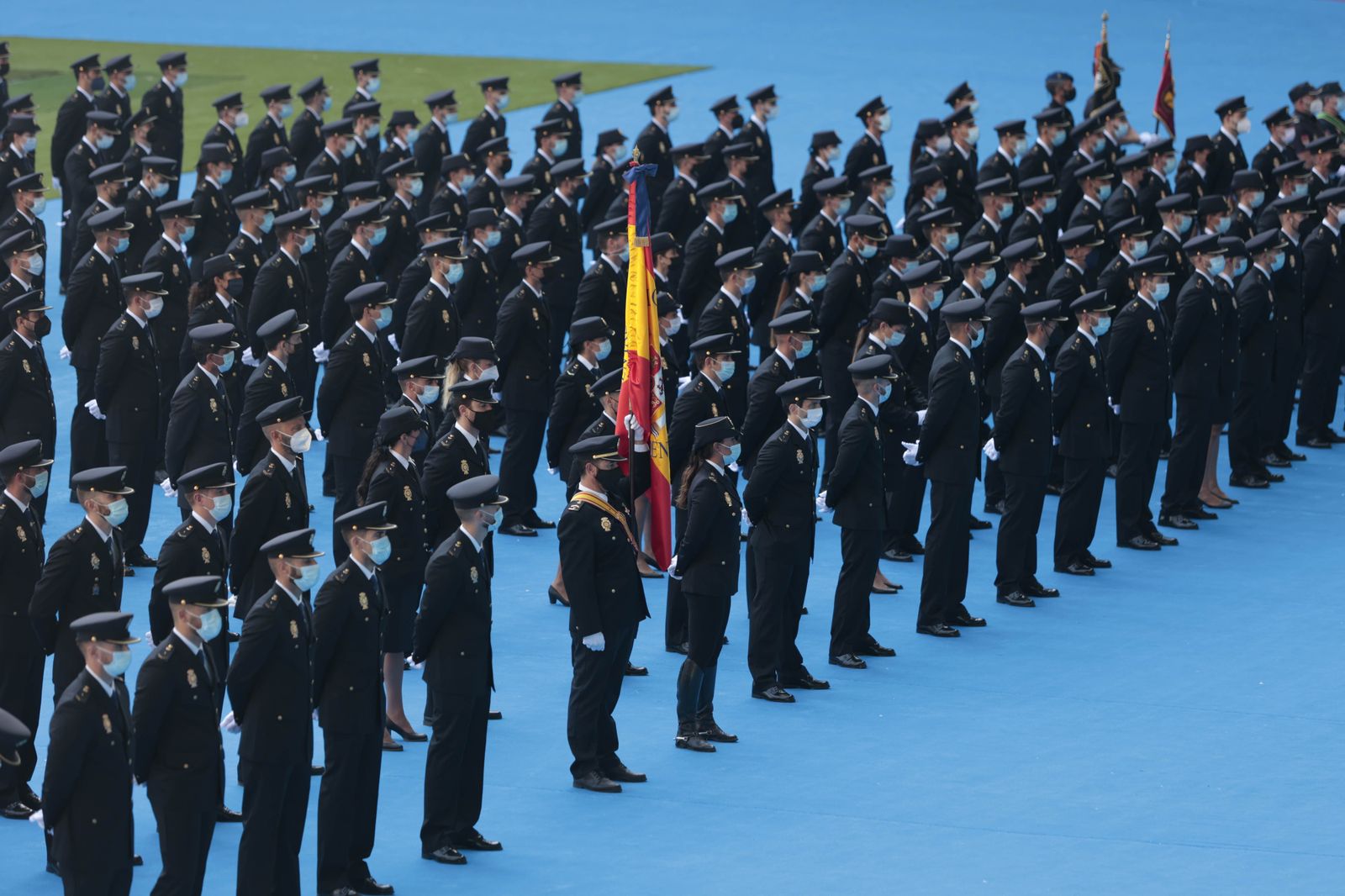 El acto de jura del cargo de 289 policías nacionales se celebró ayer en el estadio de la Cartuja.
