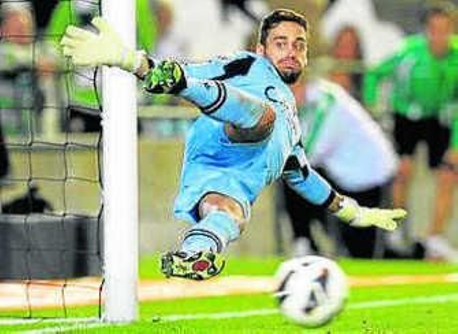 Nacho se lamenta durante el choque de ayer.