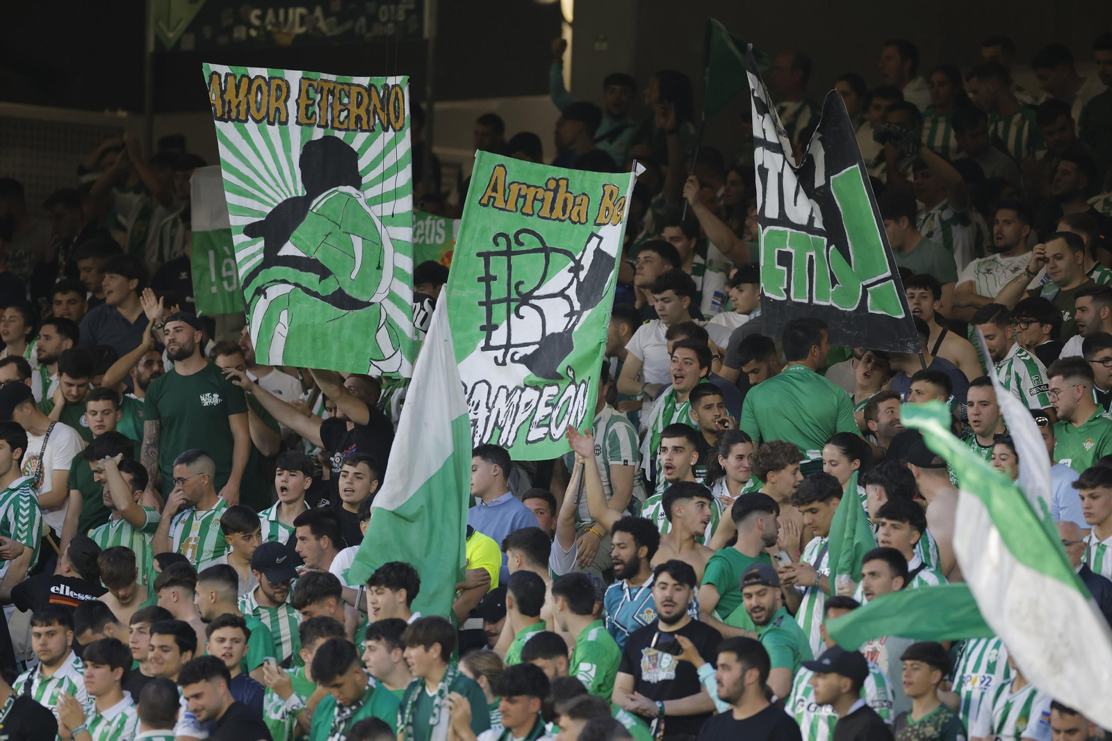 Búscate en las fotos del Betis - Jagiellonia