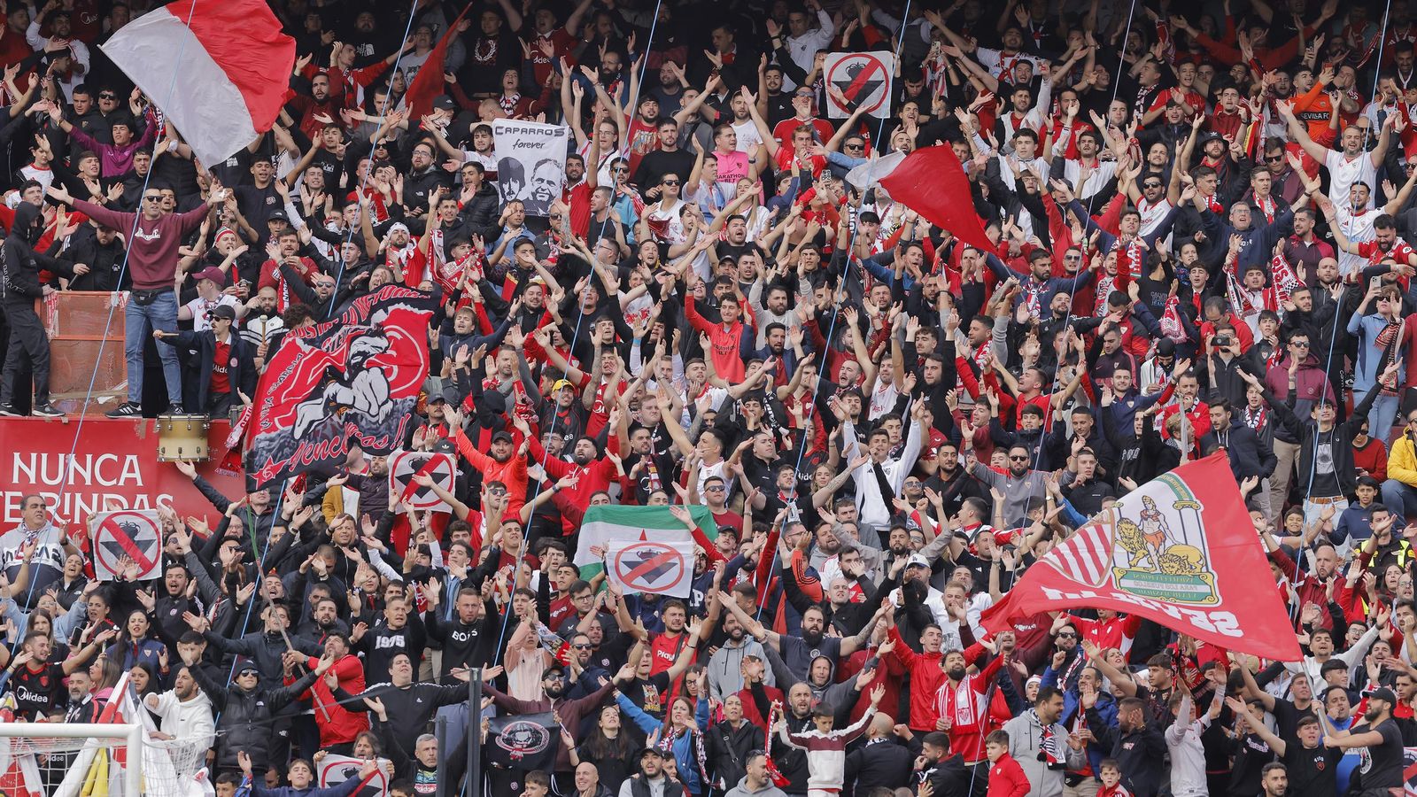 Búscate en las fotos del Sevilla -Betis