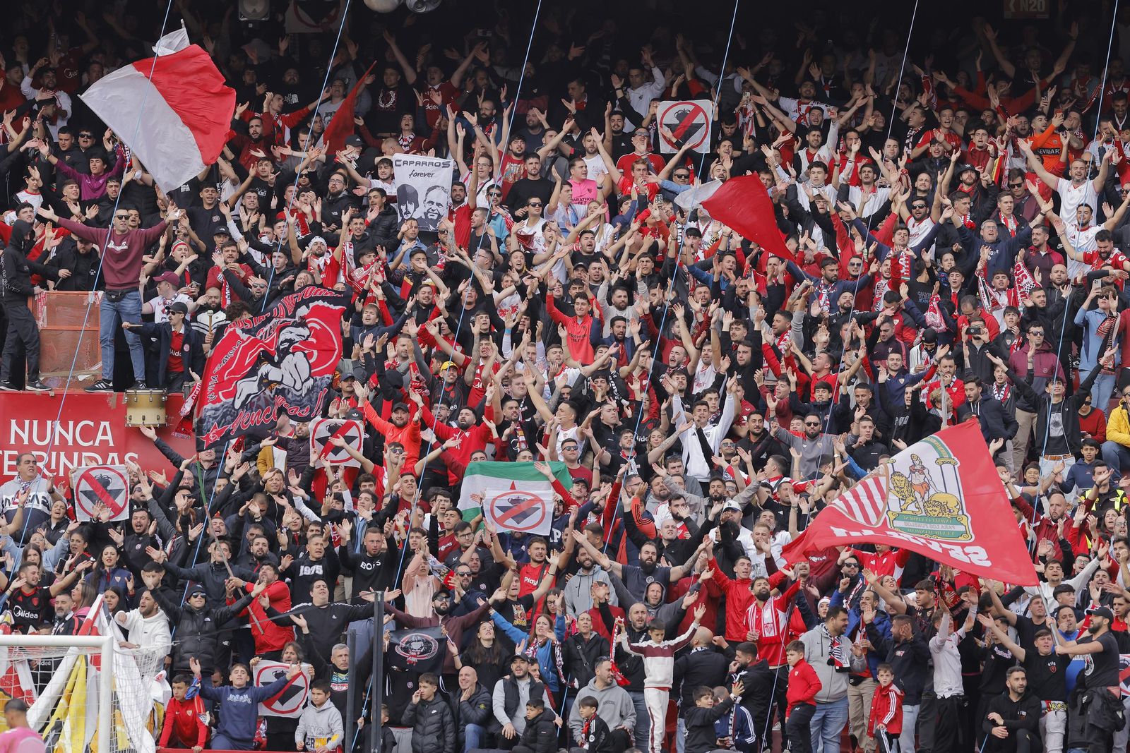 Búscate en las fotos del Sevilla -Betis