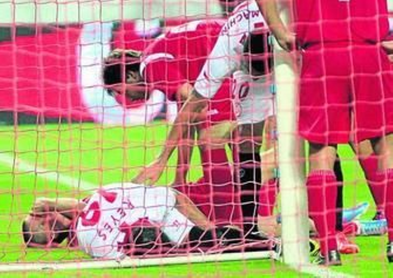 Reyes se lamenta instantes después de lesionarse el jueves.