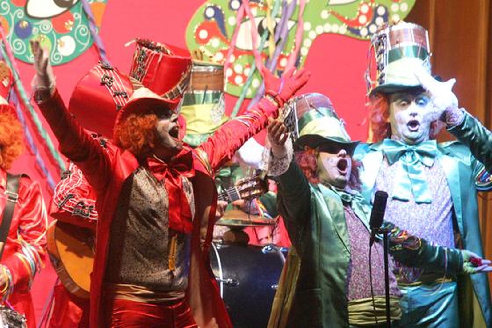 Comparsa algecireña 'El baúl de los locos'

Foto: José María Quiñones