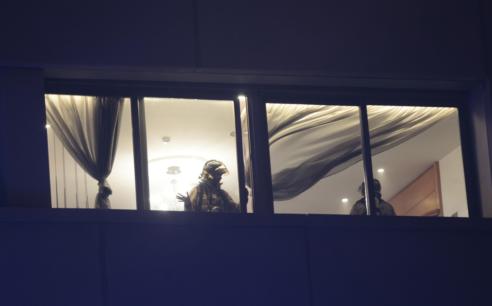 Las imágenes del incendio en el Hotel Isla de la Cartuja