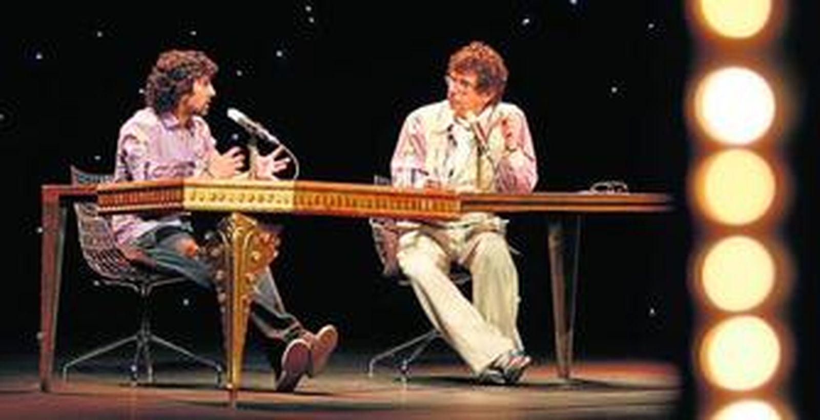 Arcángel respondió ayer a las preguntas de Jesús Quintero, en el teatro que el periodista ha abierto en la sevillana calle Cuna.