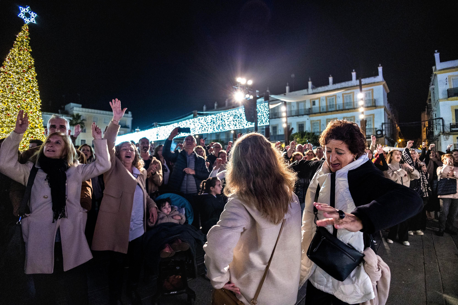 Doble sesión de zambombas navideñas en la plaza del Rey de San Fernando