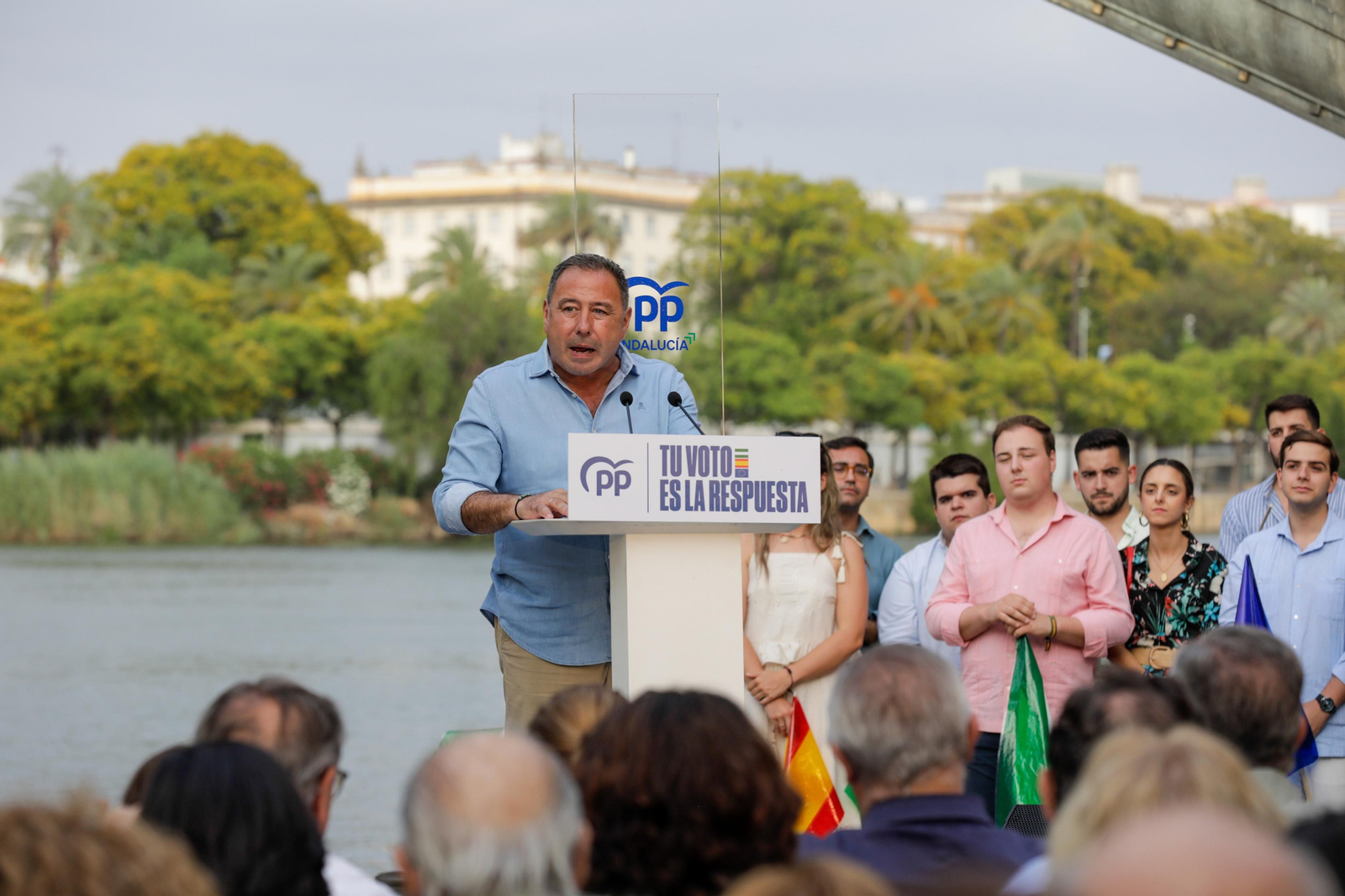 Acto de cierre de campaña del PP. Juanma Moreno, Carmen Crespo, Zoido, Ricardo Sánchez y José Luis Sanz..
