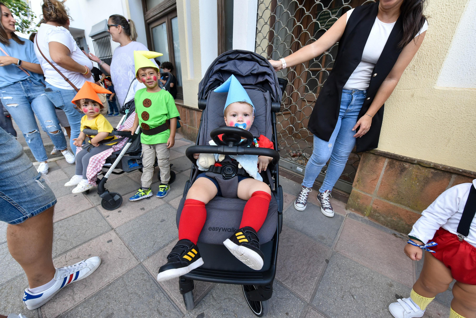 Búscate en las fotos de la cabalgata del Día del Niño en Los Barrios