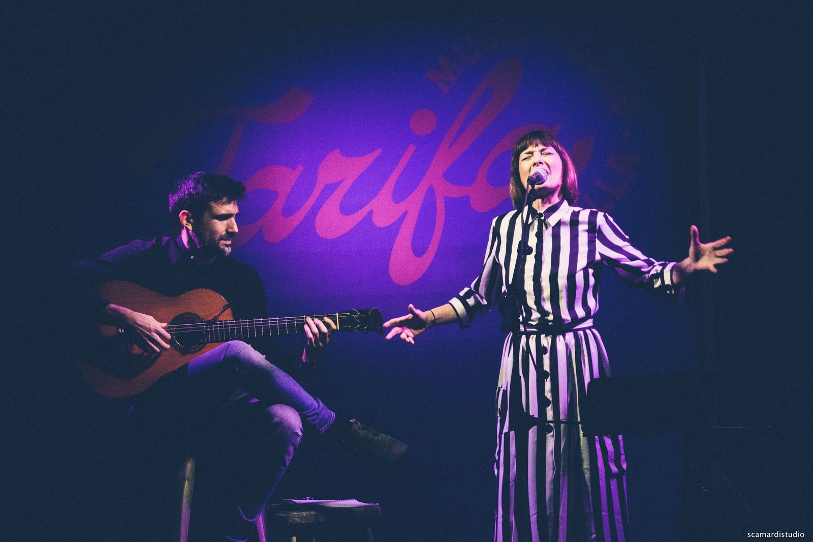 Actuación de la cantante Dolores Berg en Tarifa Music Club.