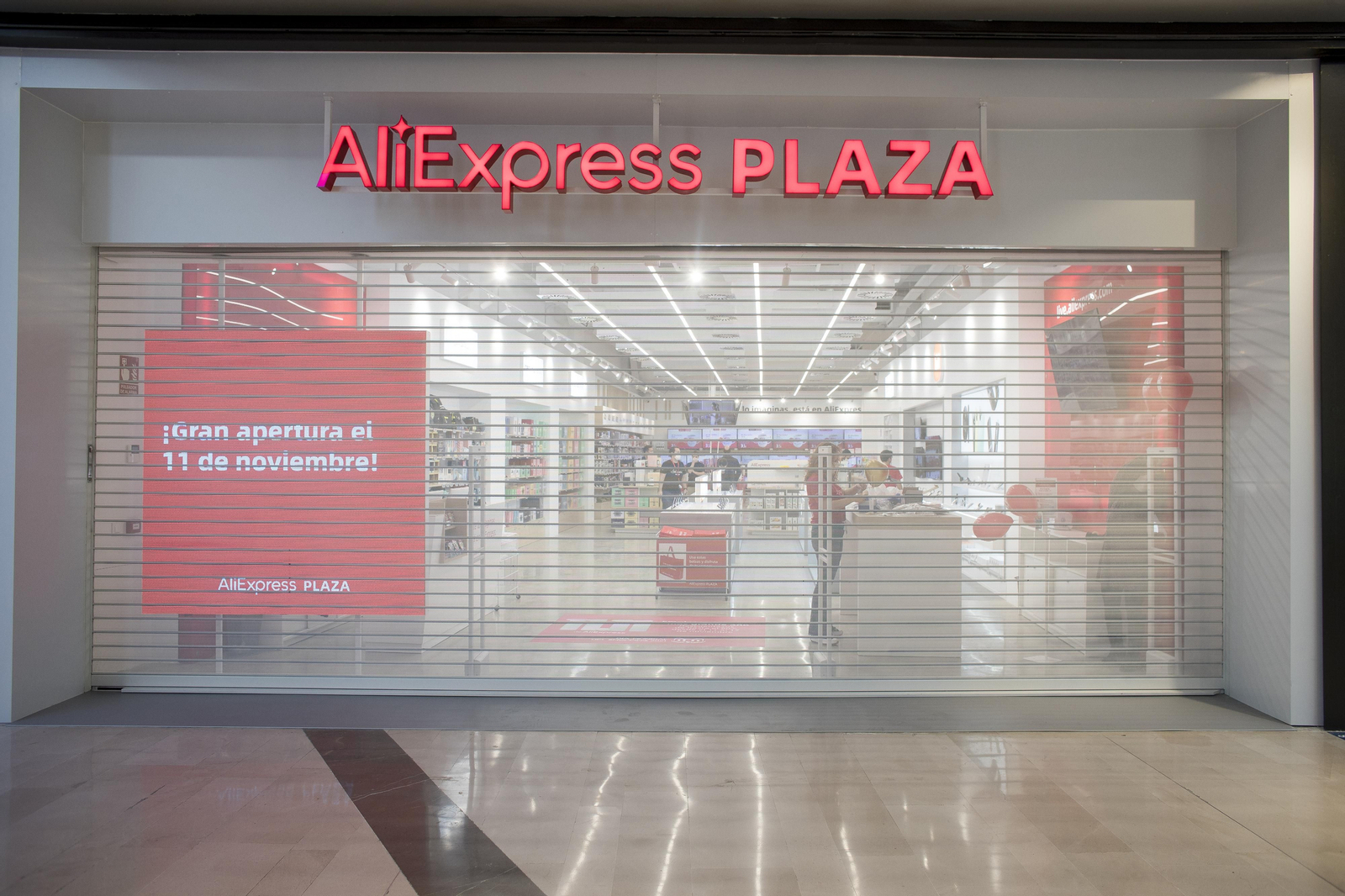 Así ha sido la apertura de AliExpress Plaza en el Centro Comercial Lagoh de Sevilla
