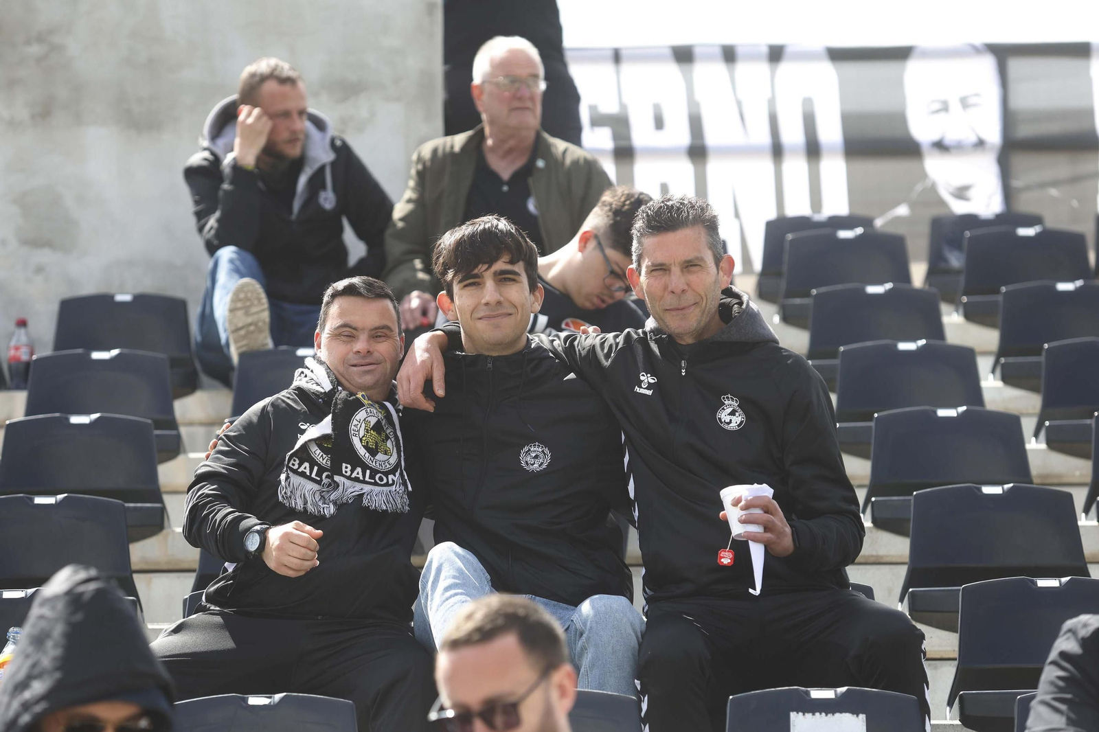 Búscate en el Ciudad de La Línea durante el Balona - Linares