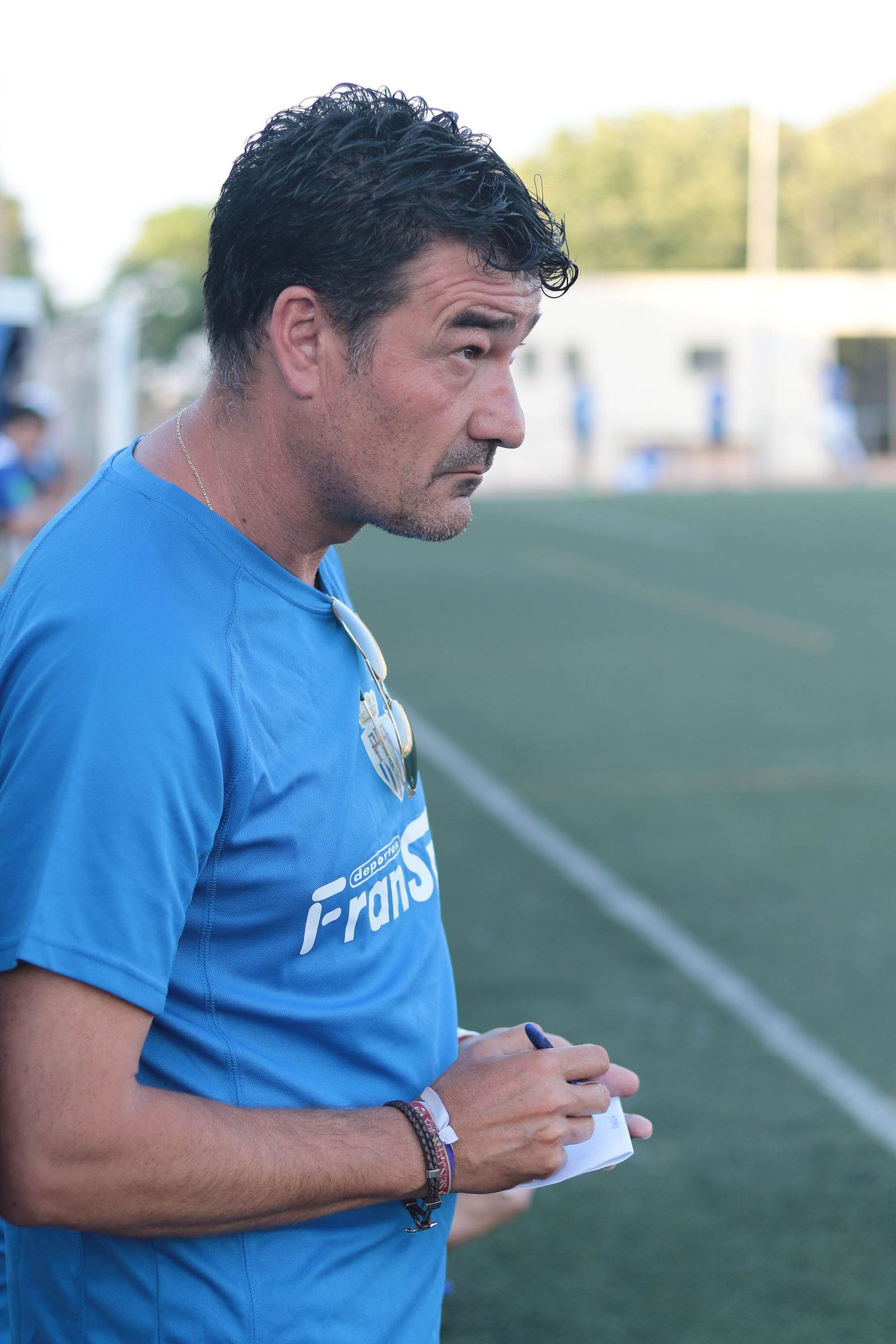 Rafael Escobar, en el Juan Simón tomando notas.