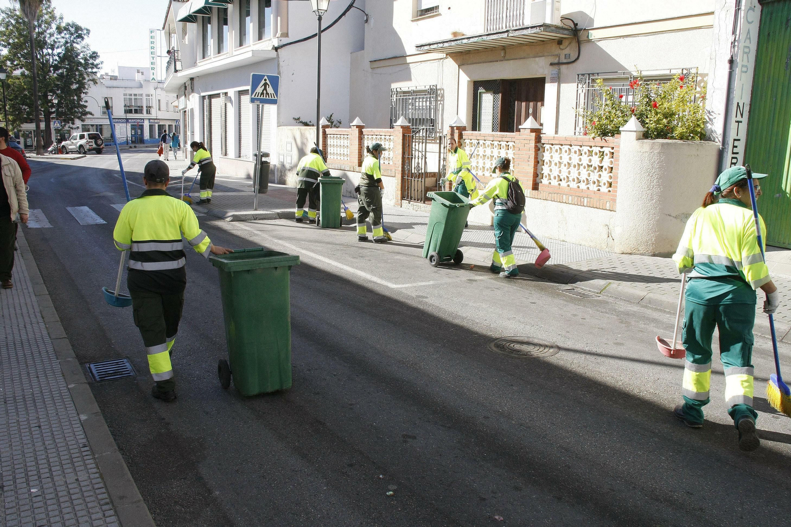 Trabajadores de la plantilla de limpieza urbana de El Puerto. Trabajadores de la plantilla de limpieza urbana de El Puerto.