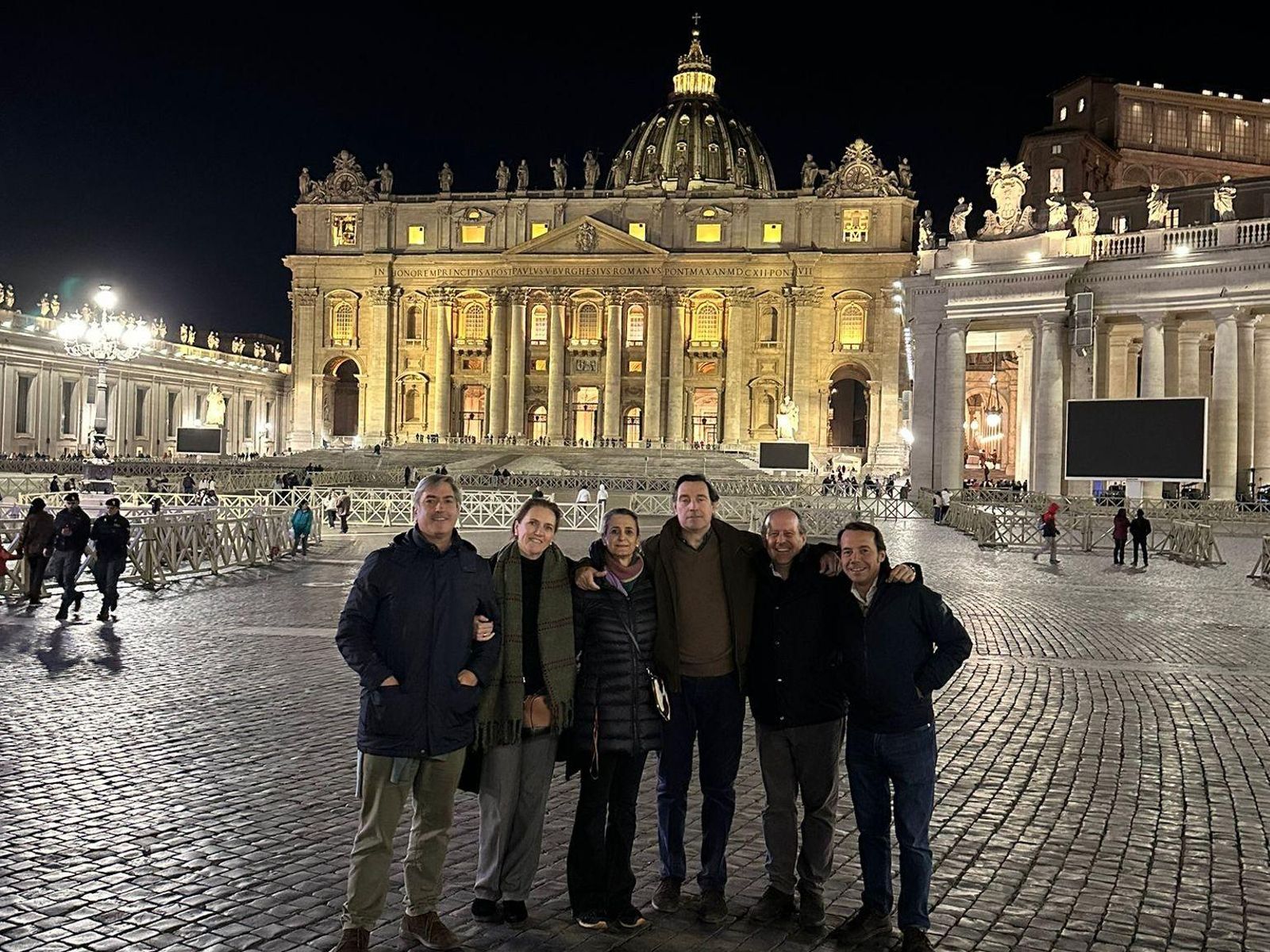 Rocieros jerezanos, delante de la Basílica de San Pedro.
