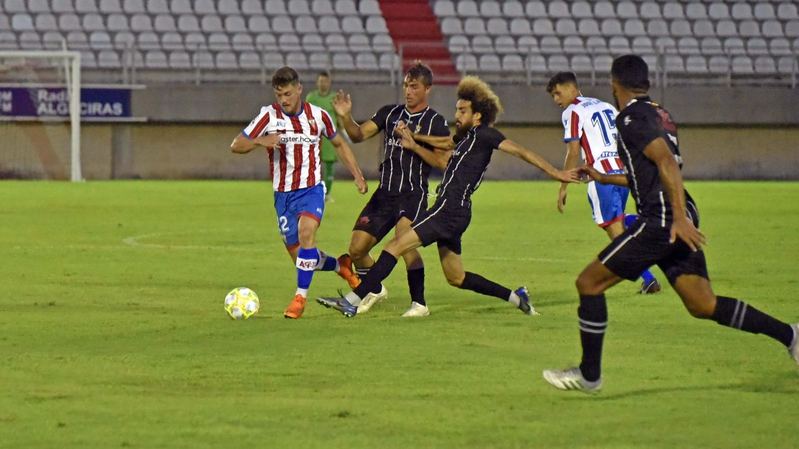 Almenara supera a dos jugadores del Ceuta