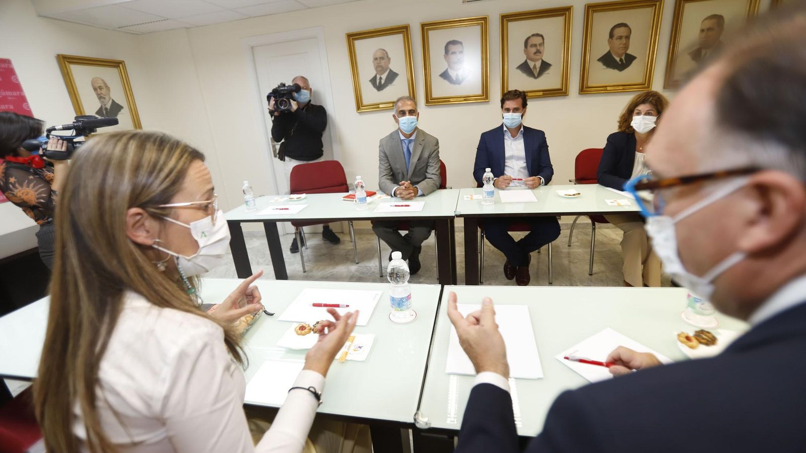 Encuentro entre los responsables de Extenda, la Junta y la Cámara de Comercio.