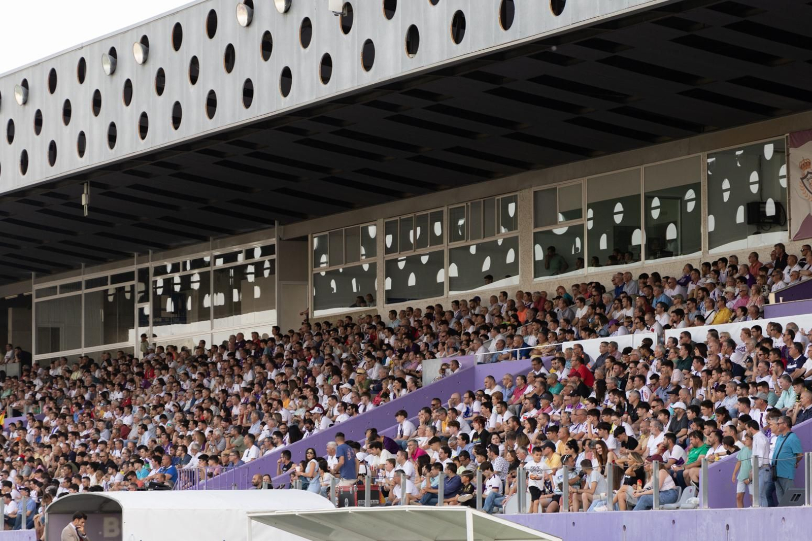 Afición del Real Jaén contra el Torre del Mar.