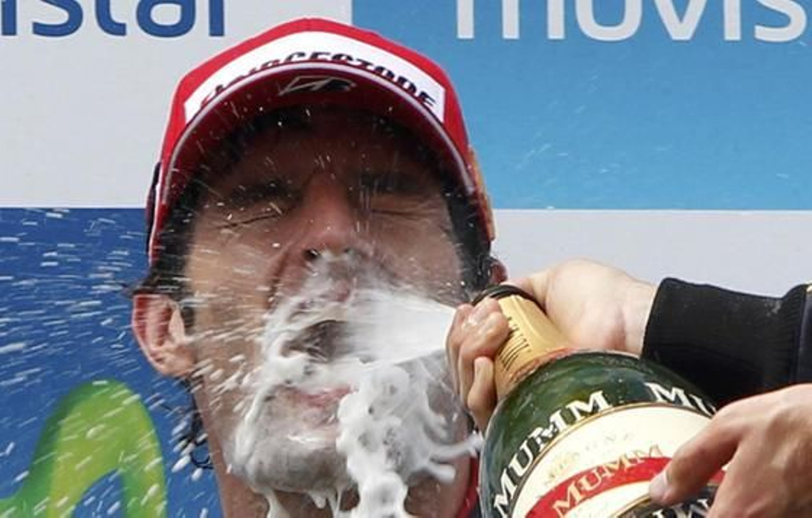 Fernando Alonso queda segundo en un Gran Premio dominado de principio a fin por el piloto de Red Bull Mark Webber. / Reuters