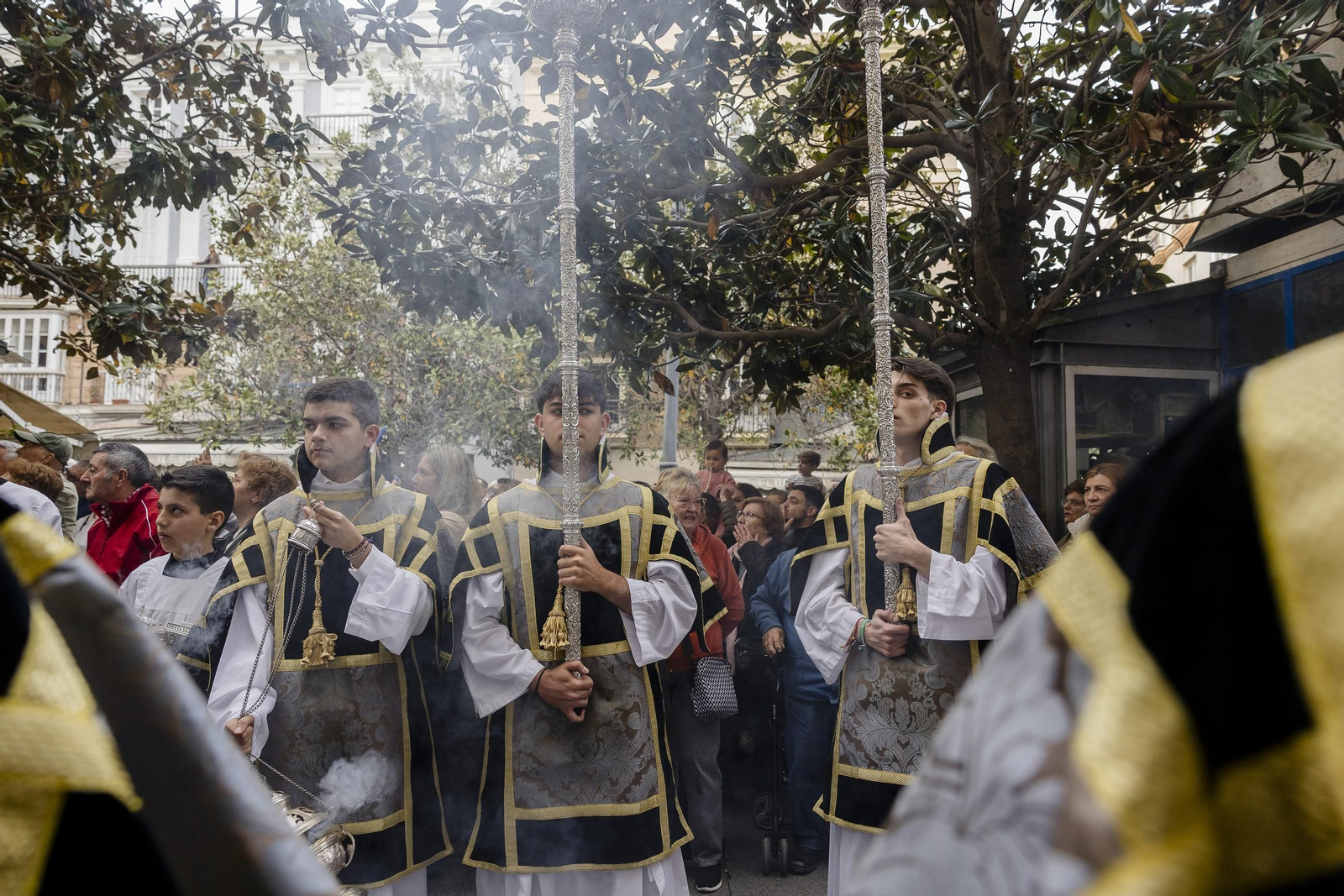 Imágenes de la procesión de la Virgen de los Dolores de Servitas en Cádiz