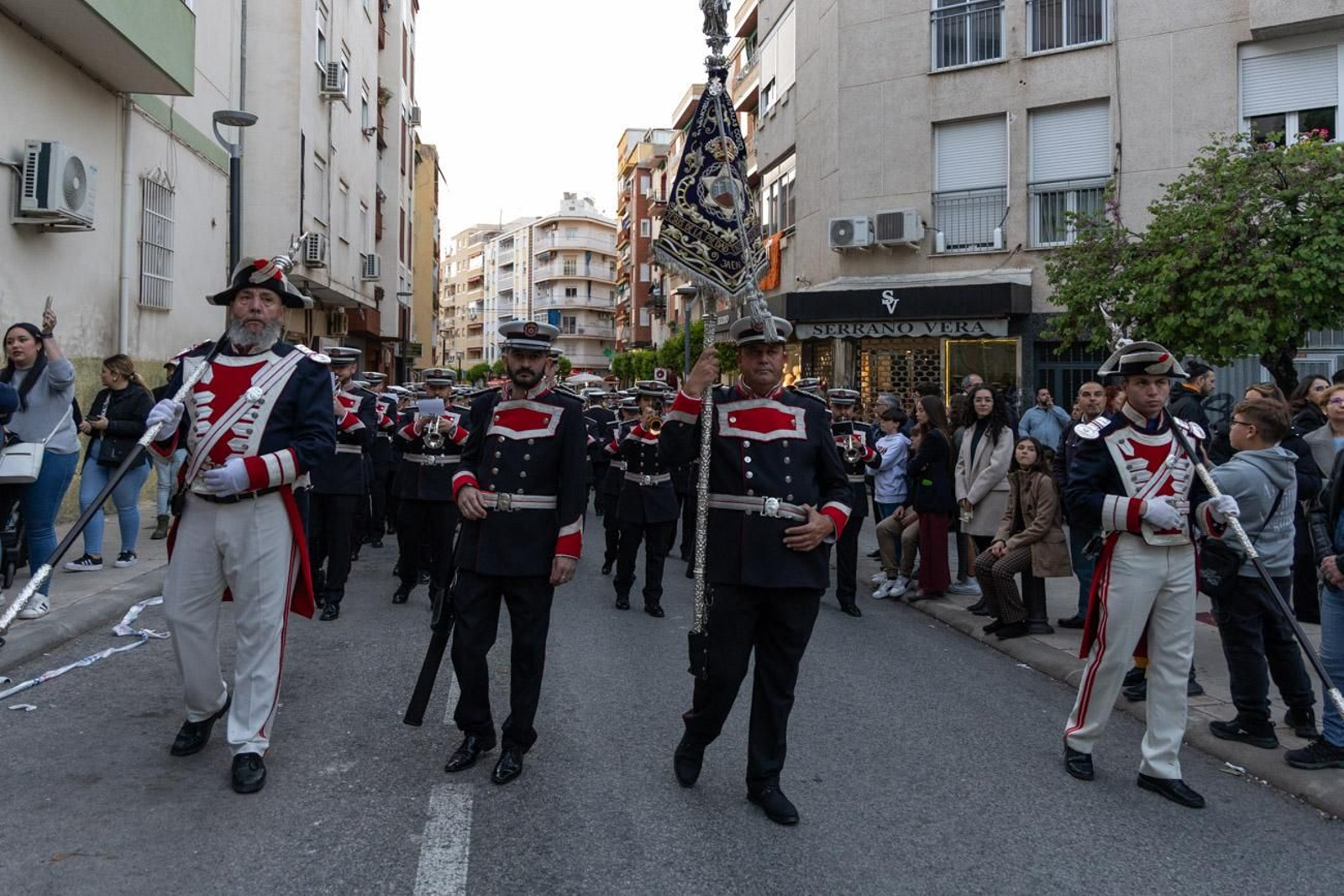 Las cofradías de la Vera Cruz, Expiración y Gran Poder lucen sus cortejos en la calle