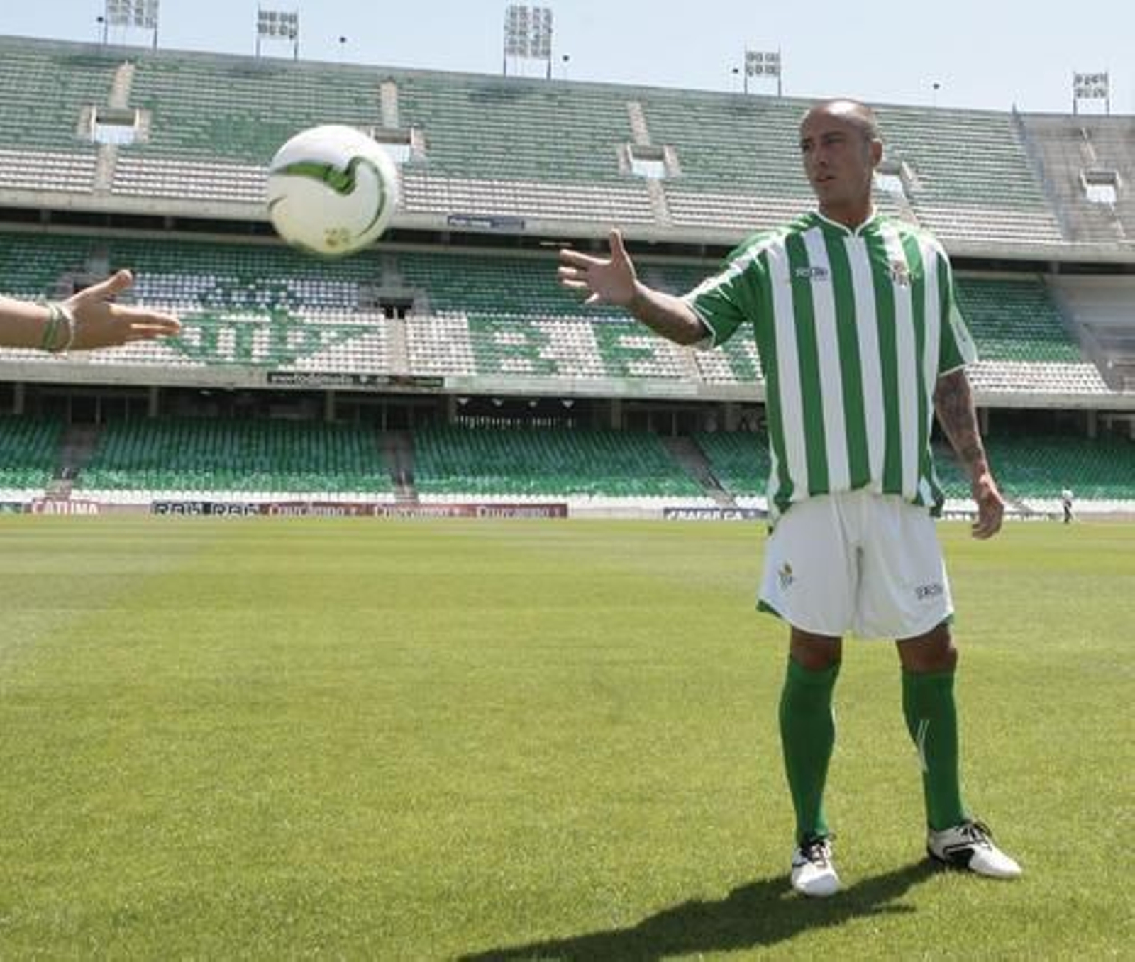 El Betis presenta al central Mario Álvarez.

Foto: Juan Carlos Muñoz