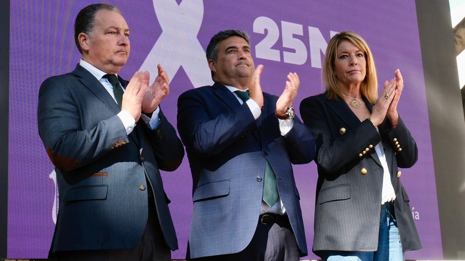 David Toscano, Jose Manuel Correa y Pilar Miranda en el acto del Día Internacional de la Eliminación de la Violencia Contra la Mujer.