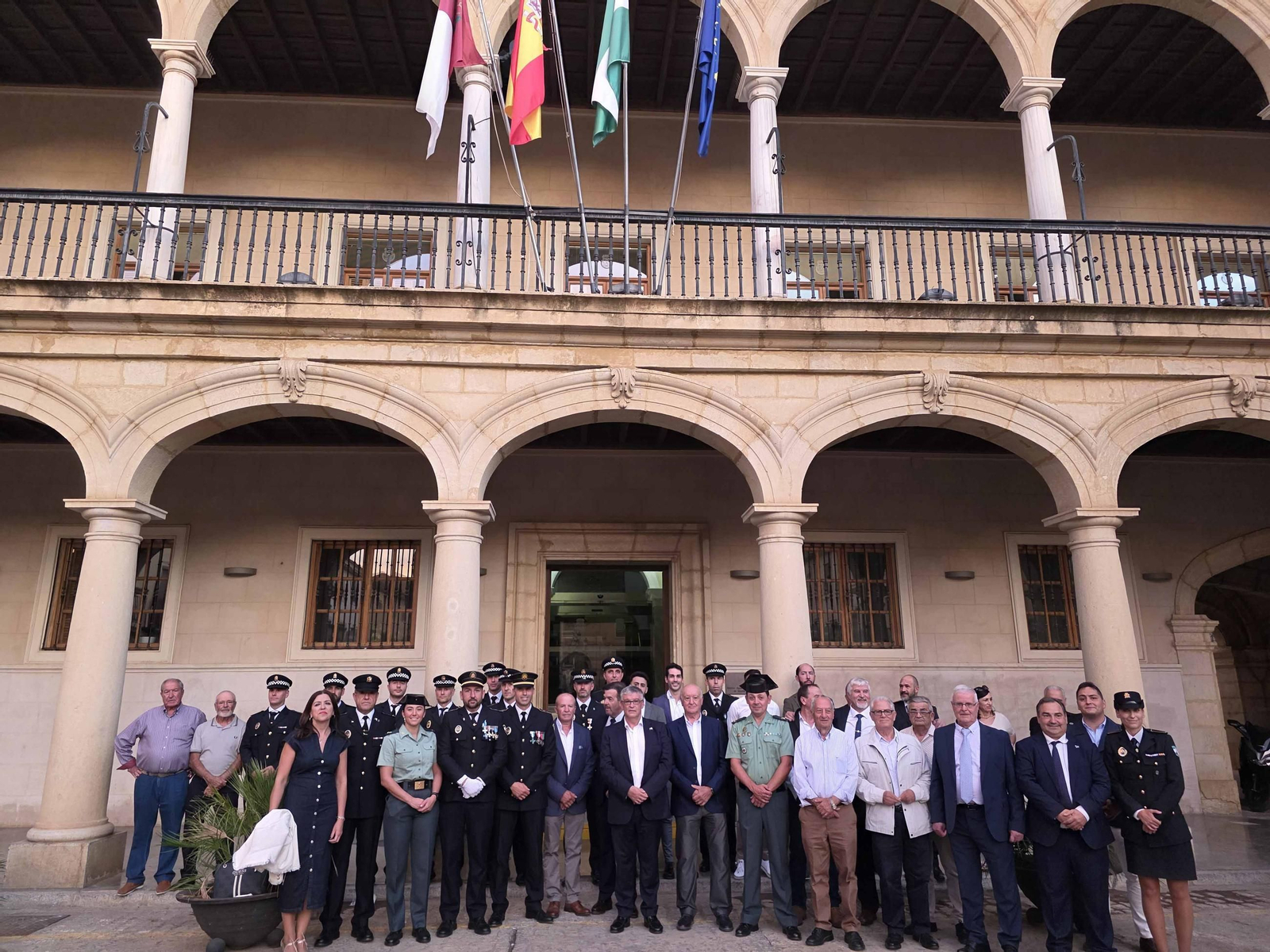 Fotos: La Policía Local de Guadix celebra la festividad de su patrón y reconoce a los agentes jubilados